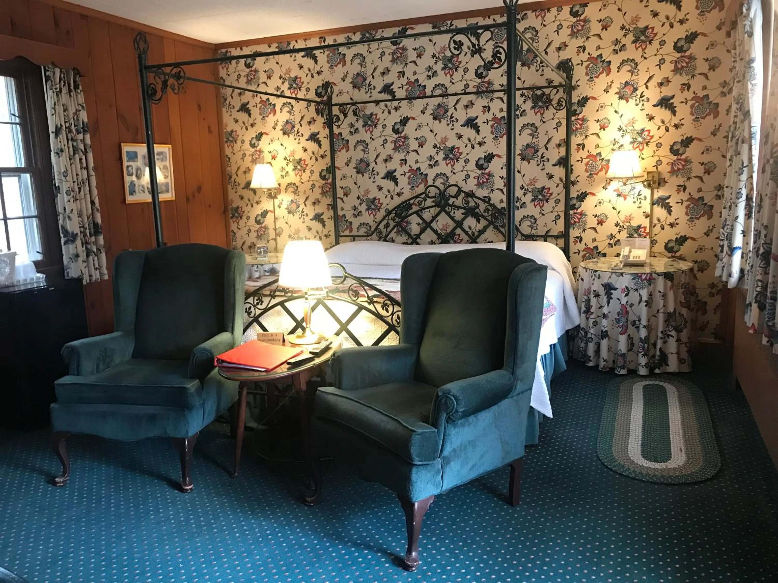 Bed in The 1896 House Country Inn - Brookside & Pondside