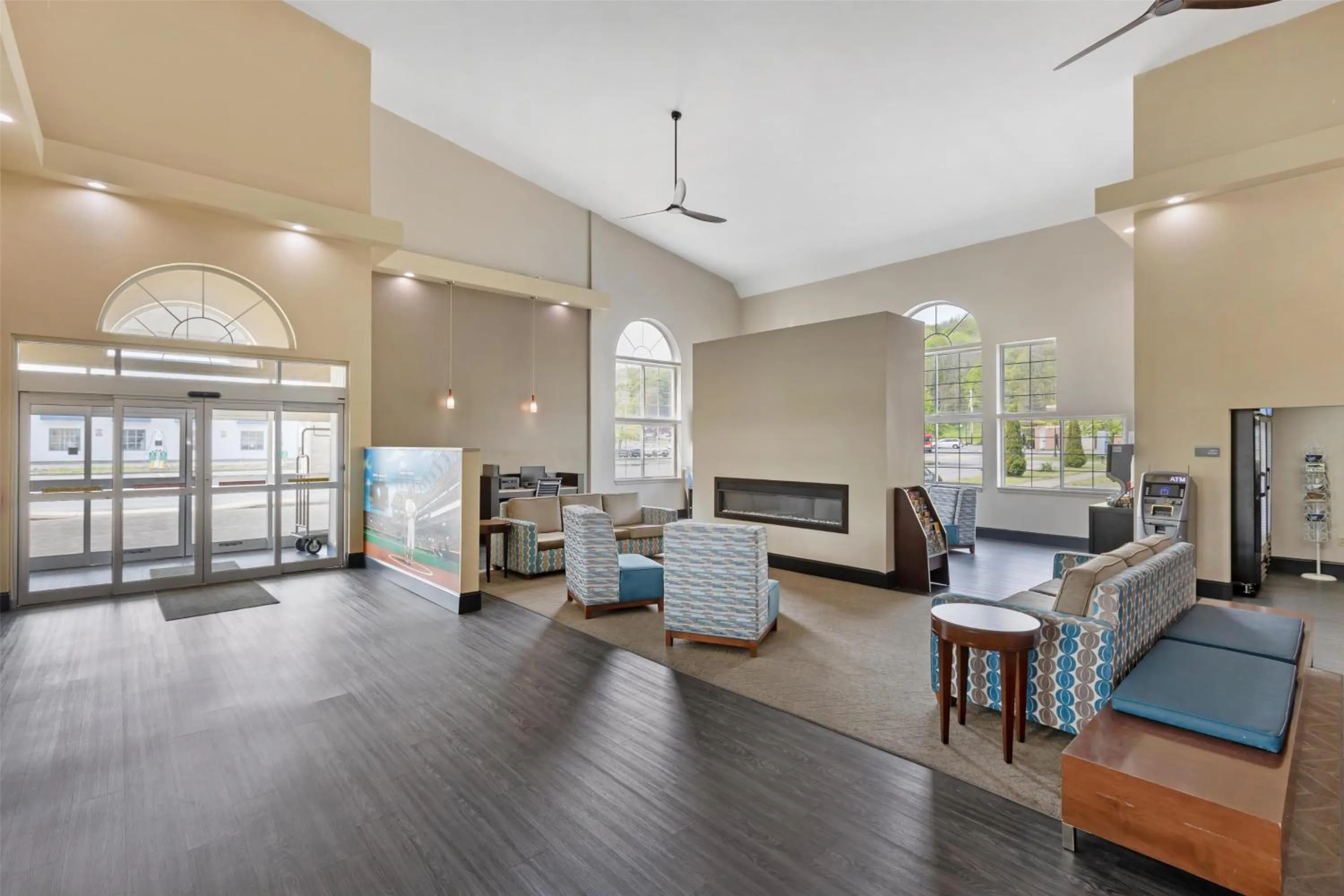 Lobby or reception in Best Western Cooperstown