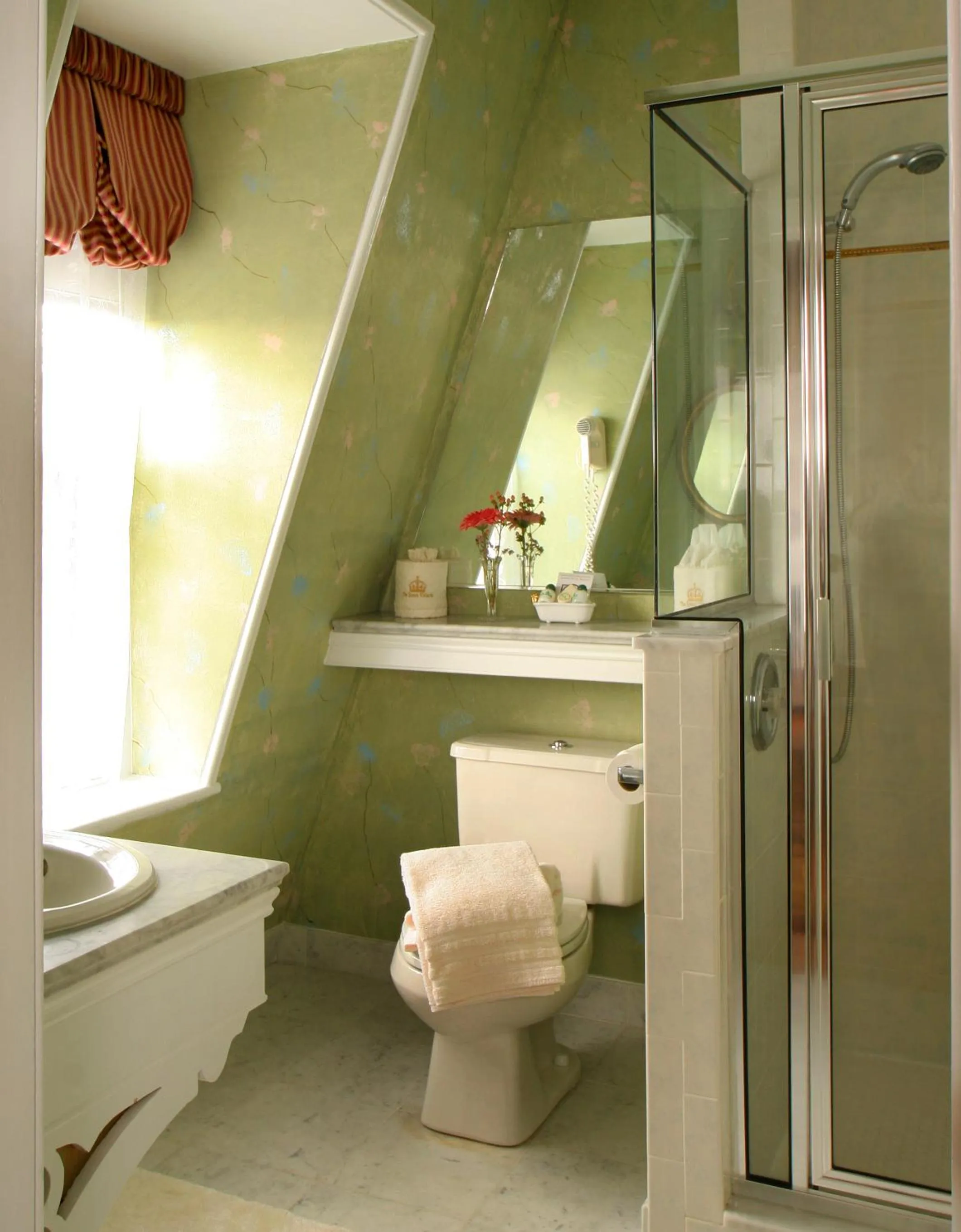 Bathroom in The Queen Victoria