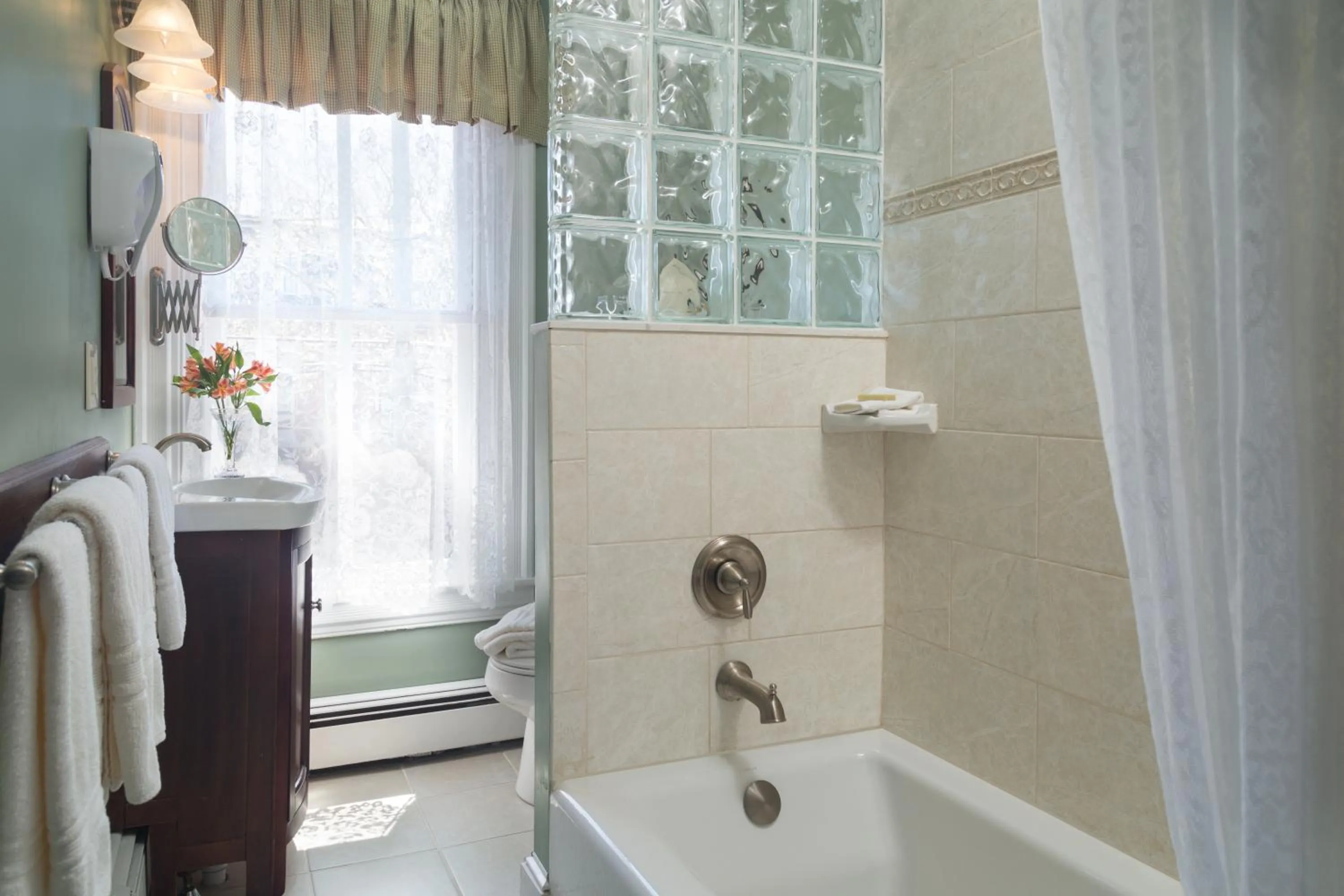 Bathroom in The Queen Victoria