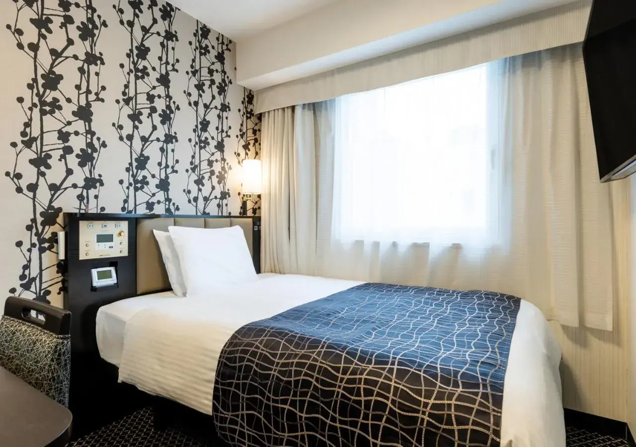 Photo of the whole room, Bed in APA Hotel Yodoyabashi Kitahama Ekimae Photo of the whole room, Bed in APA Hotel Yodoyabashi Kitahama Ekimae