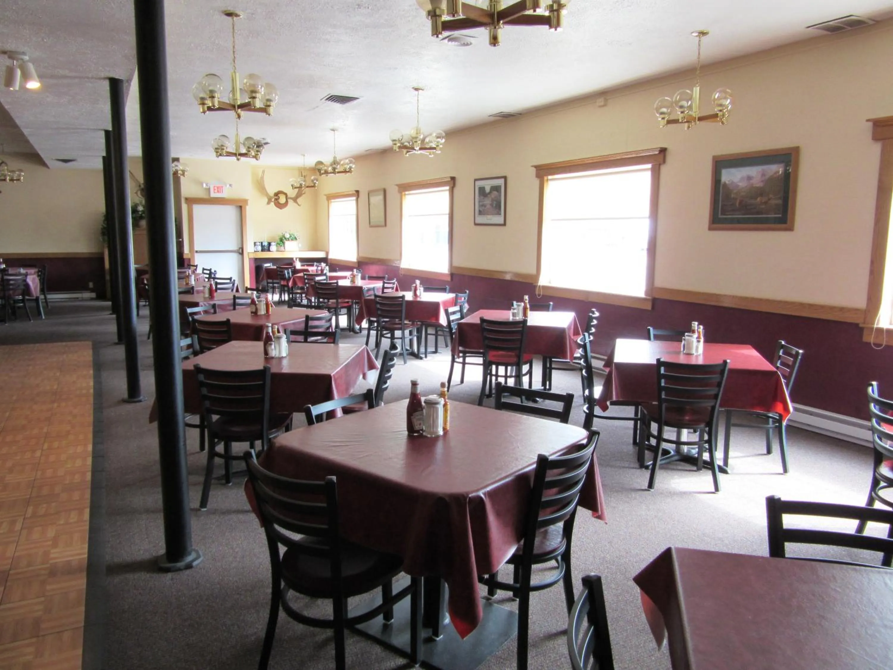 Restaurant/places to eat in White Buffalo Hotel