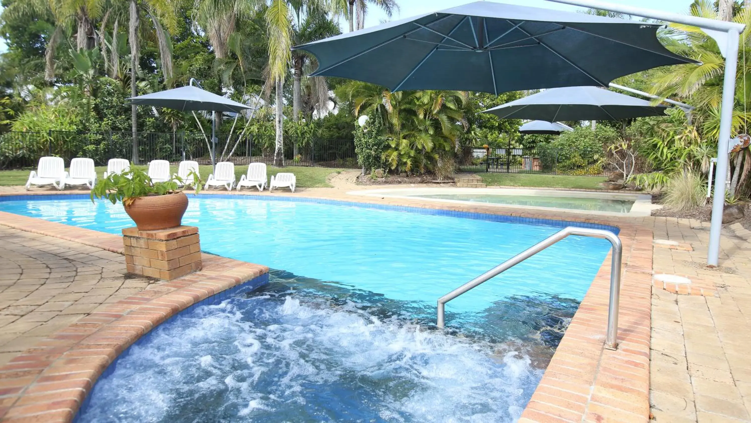 Swimming pool in Kellys Beach Resort Swimming pool in Kellys Beach Resort