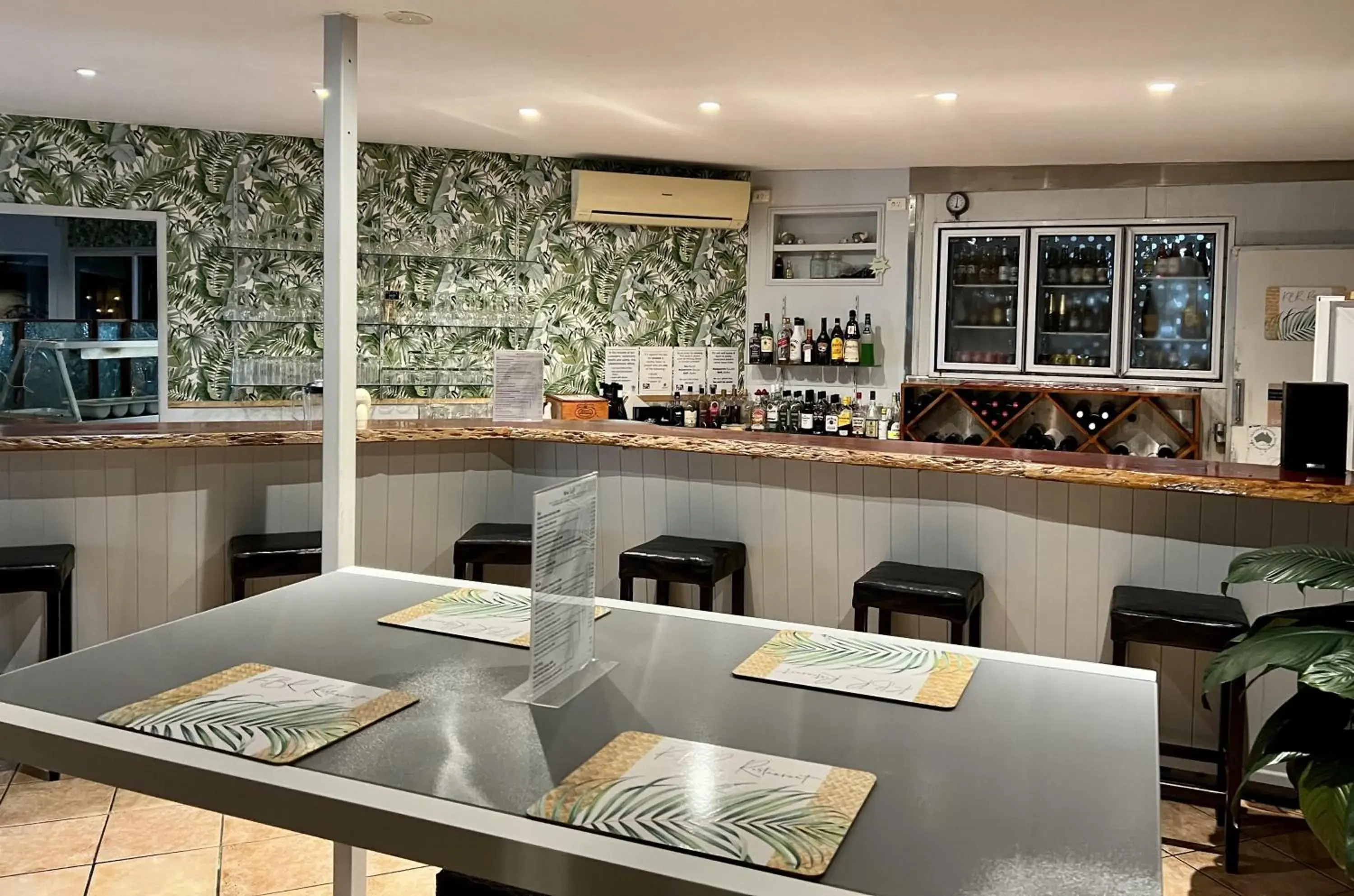 Restaurant/places to eat in Kellys Beach Resort Restaurant/places to eat in Kellys Beach Resort