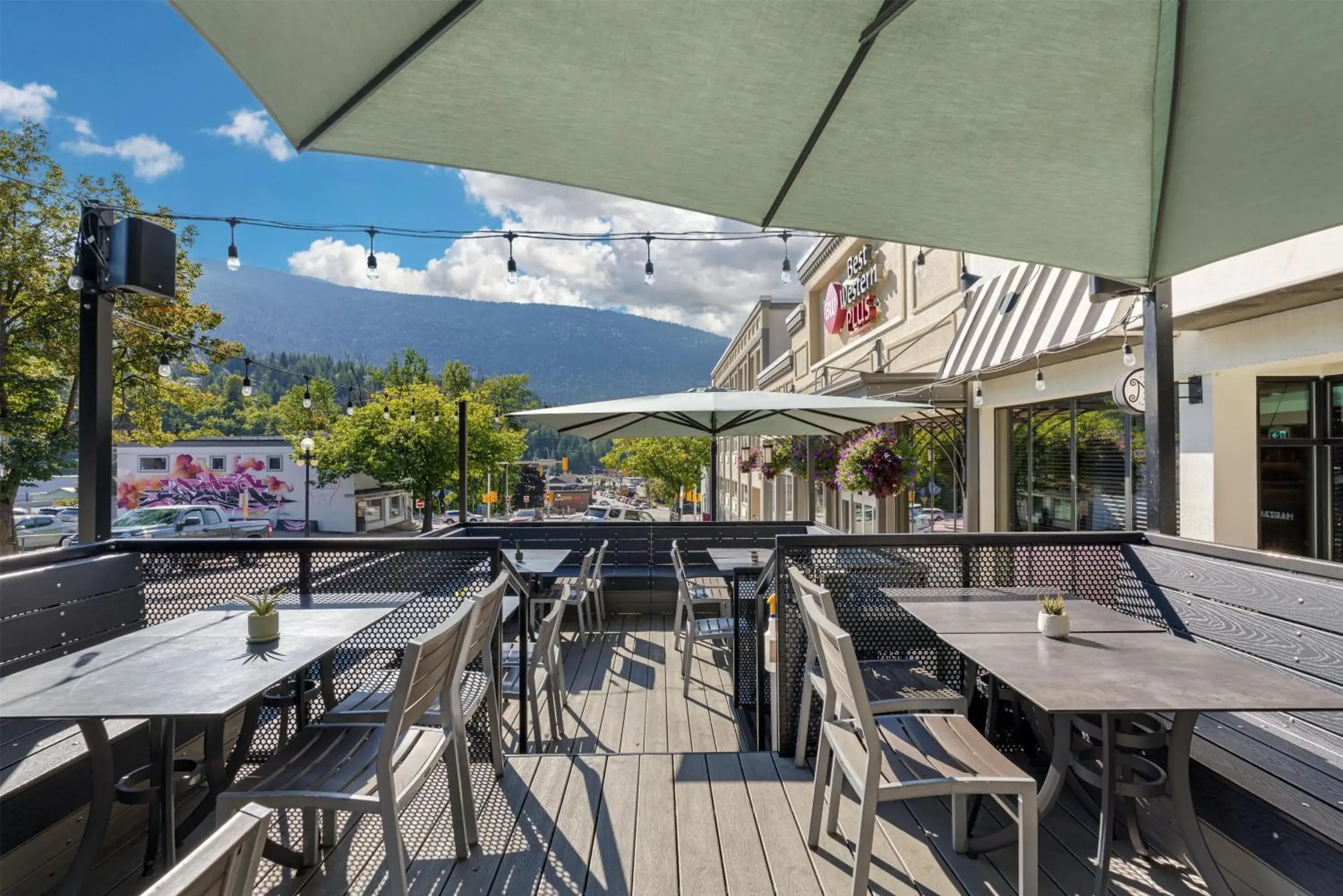 Property building in Best Western Plus Baker Street Inn Property building in Best Western Plus Baker Street Inn