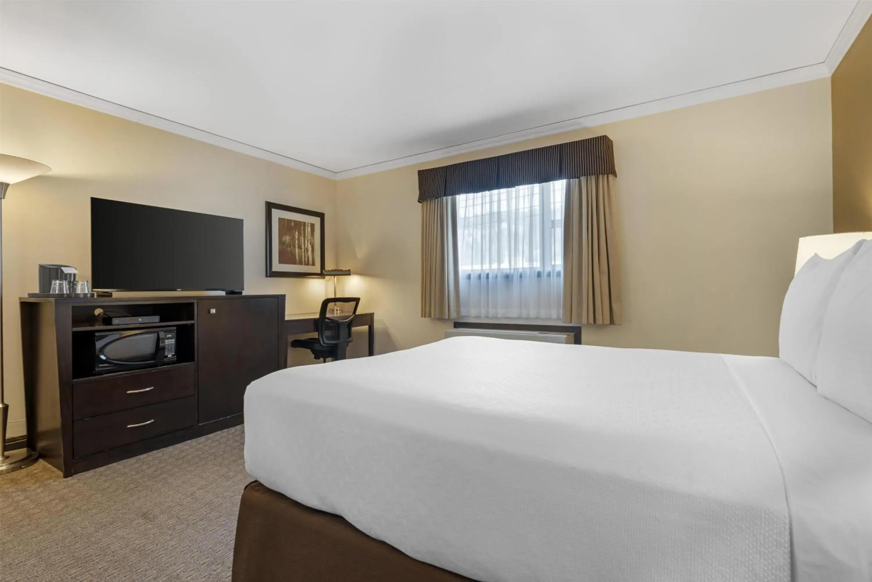 Bedroom, Bed in Best Western Plus Baker Street Inn Bedroom, Bed in Best Western Plus Baker Street Inn