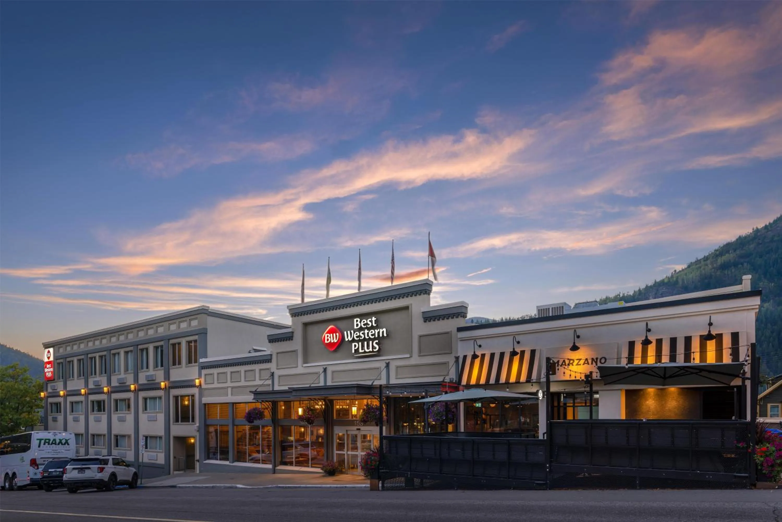 Property building in Best Western Plus Baker Street Inn