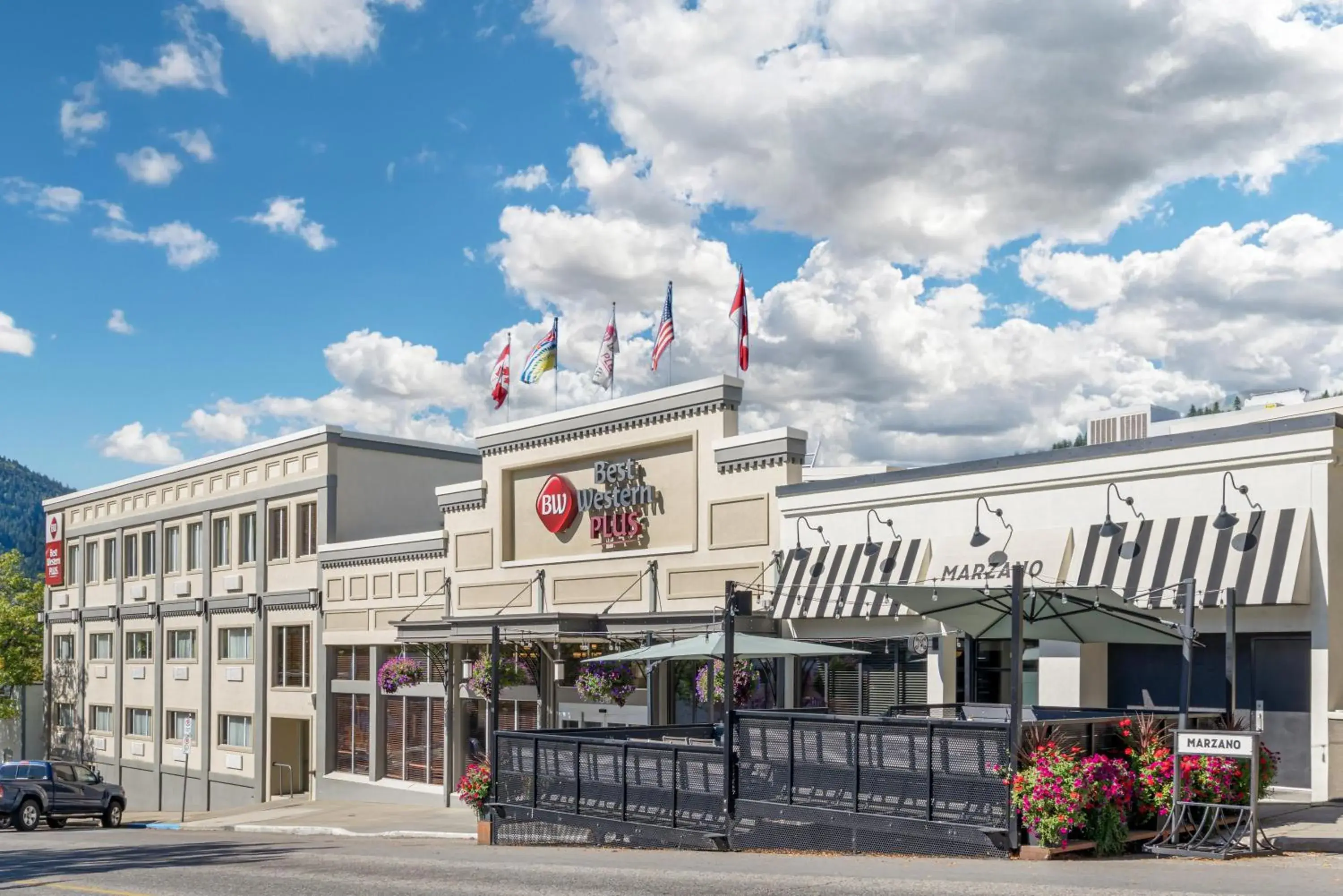 Property building in Best Western Plus Baker Street Inn Property building in Best Western Plus Baker Street Inn