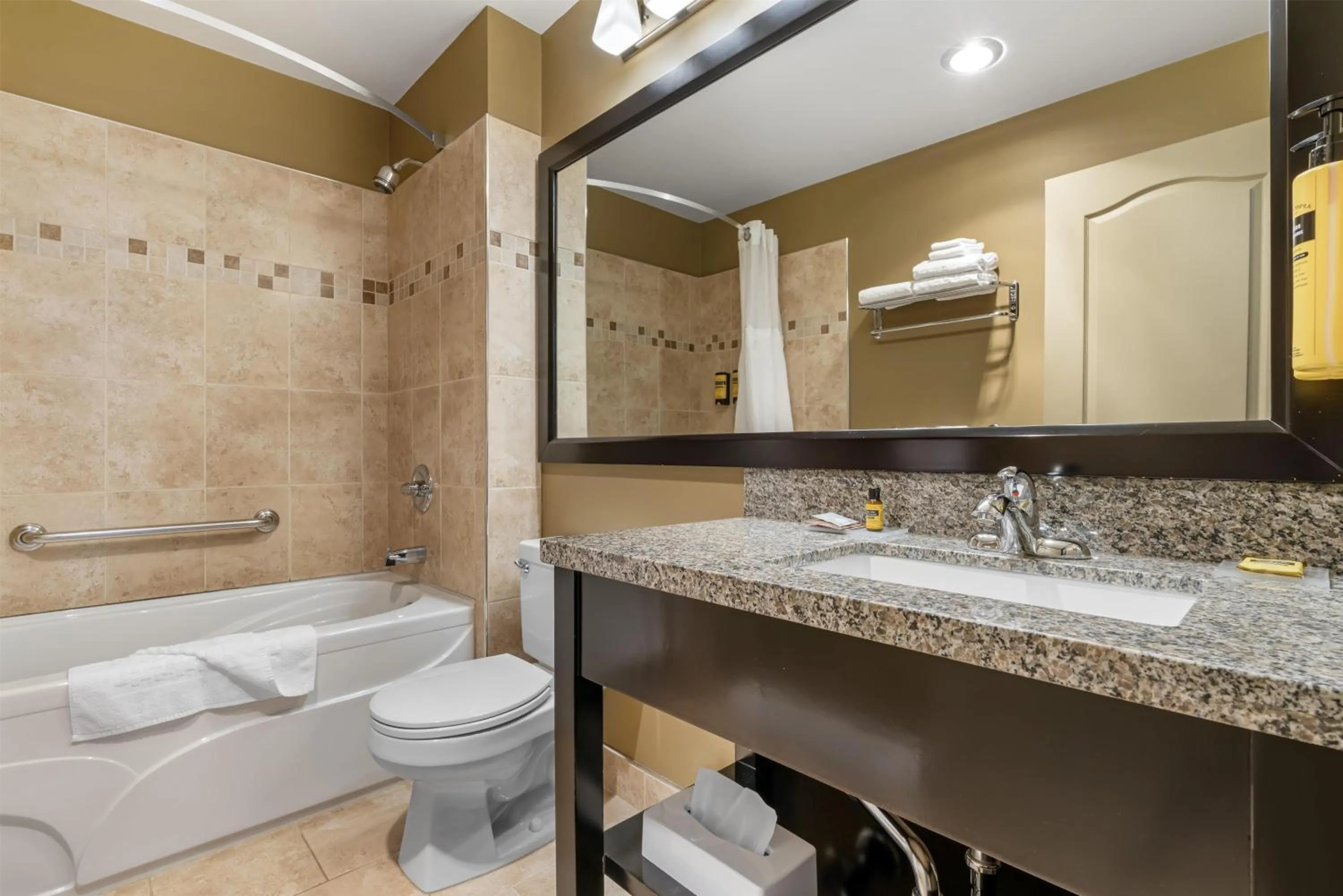 Bathroom in Best Western Plus Baker Street Inn