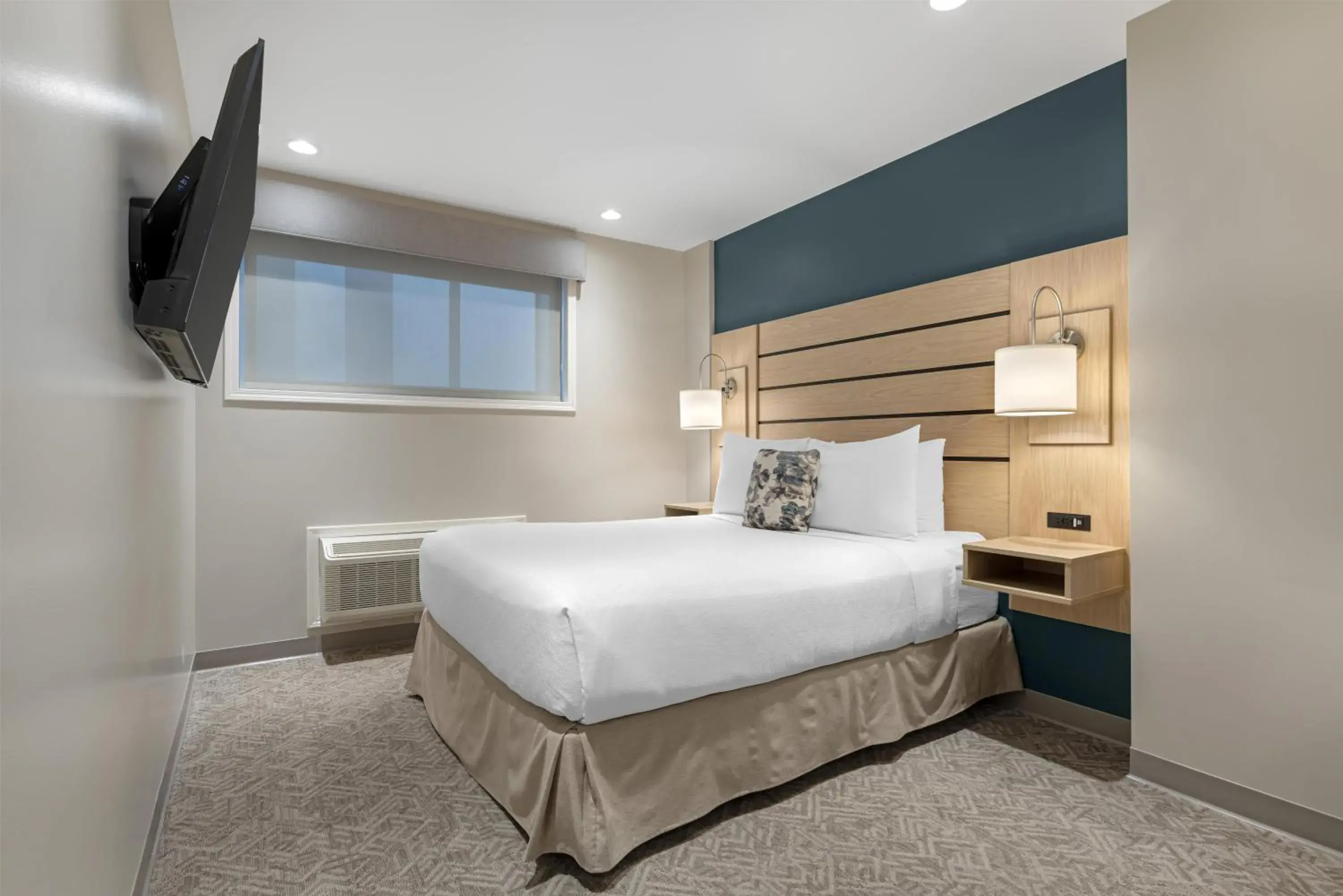 Queen Room with Roll-in Shower - Mobility Accessible in Best Western Plus Baker Street Inn Queen Room with Roll-in Shower - Mobility Accessible in Best Western Plus Baker Street Inn