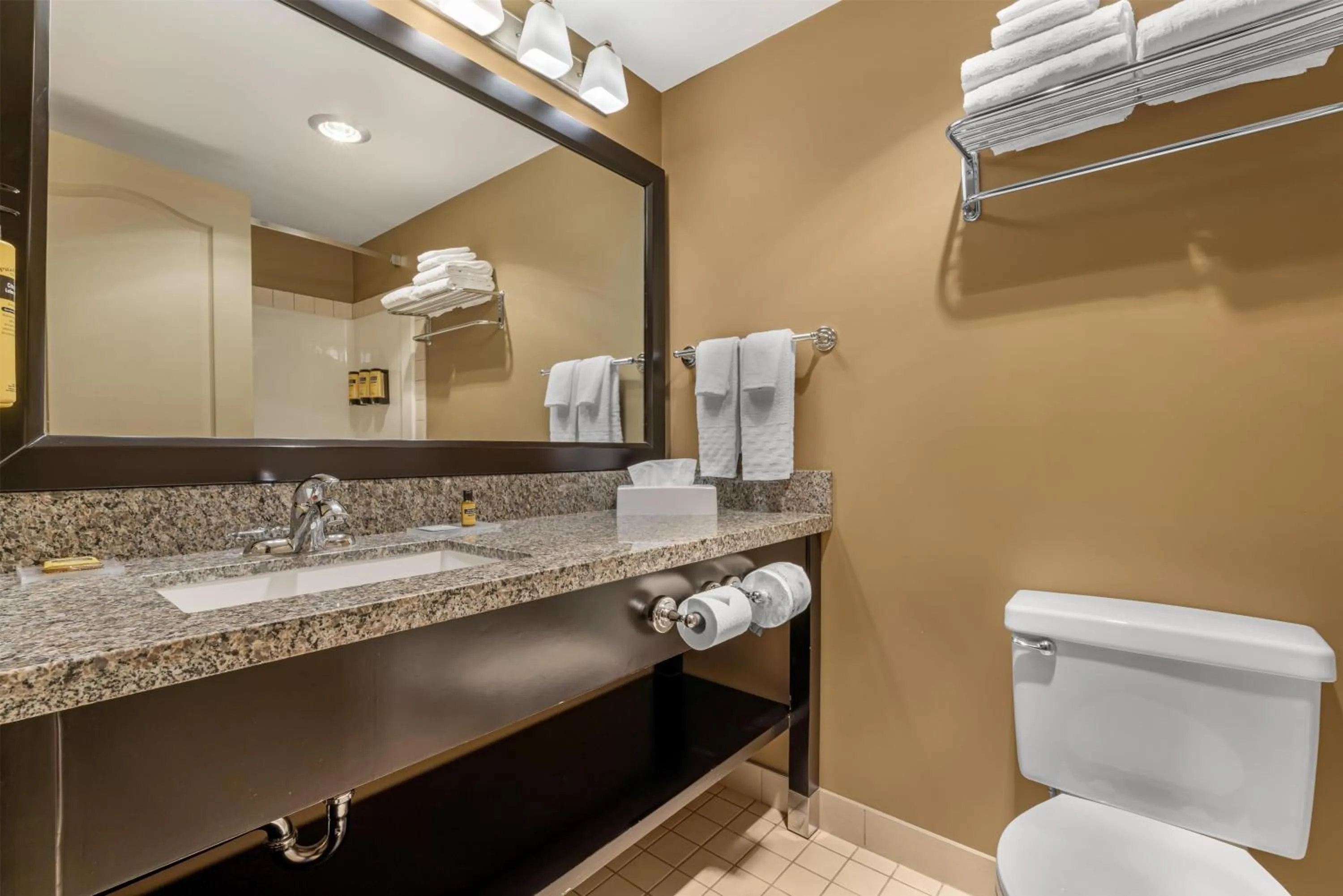 Bathroom in Best Western Plus Baker Street Inn