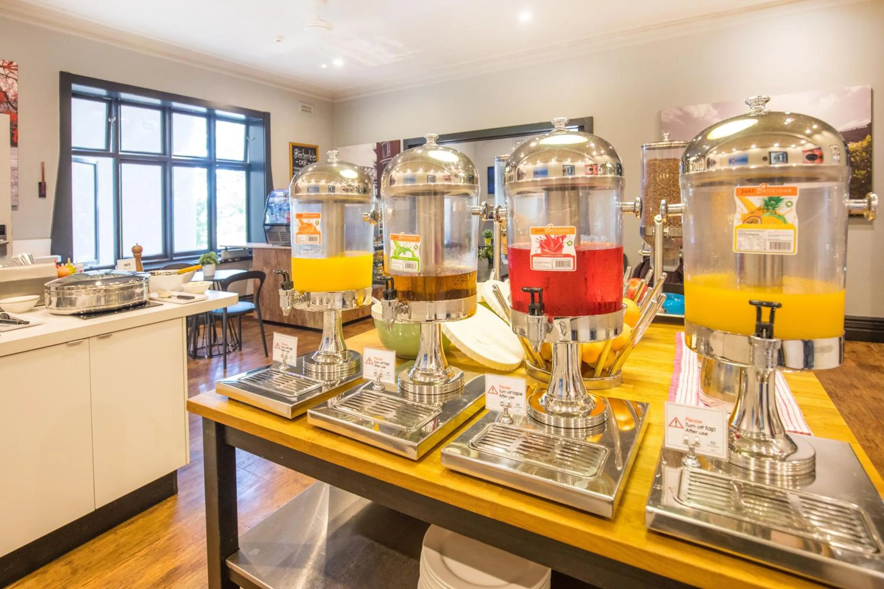 Breakfast in Glenferrie Lodge