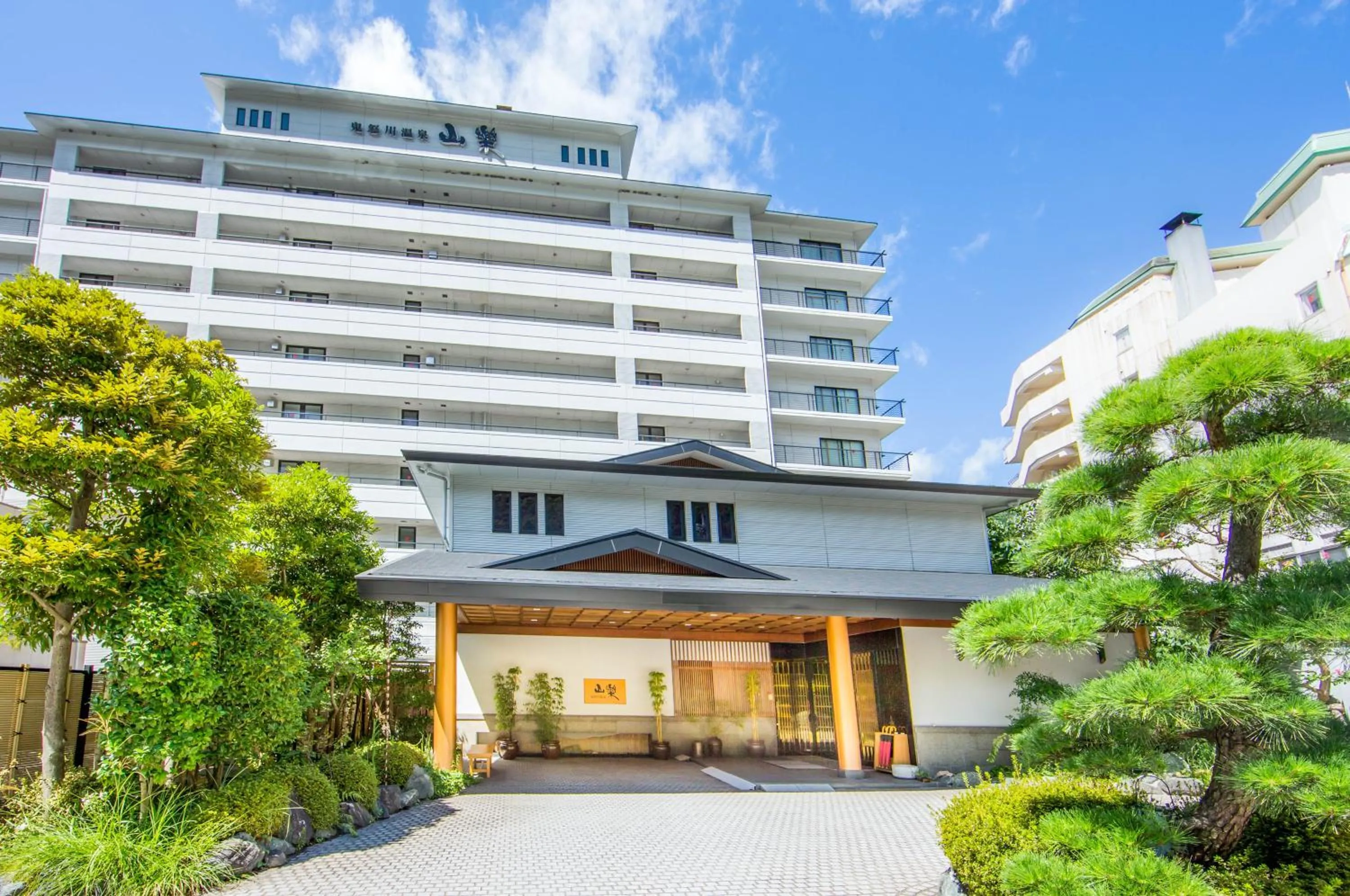 Property building in Kinugawa Onsen Sanraku