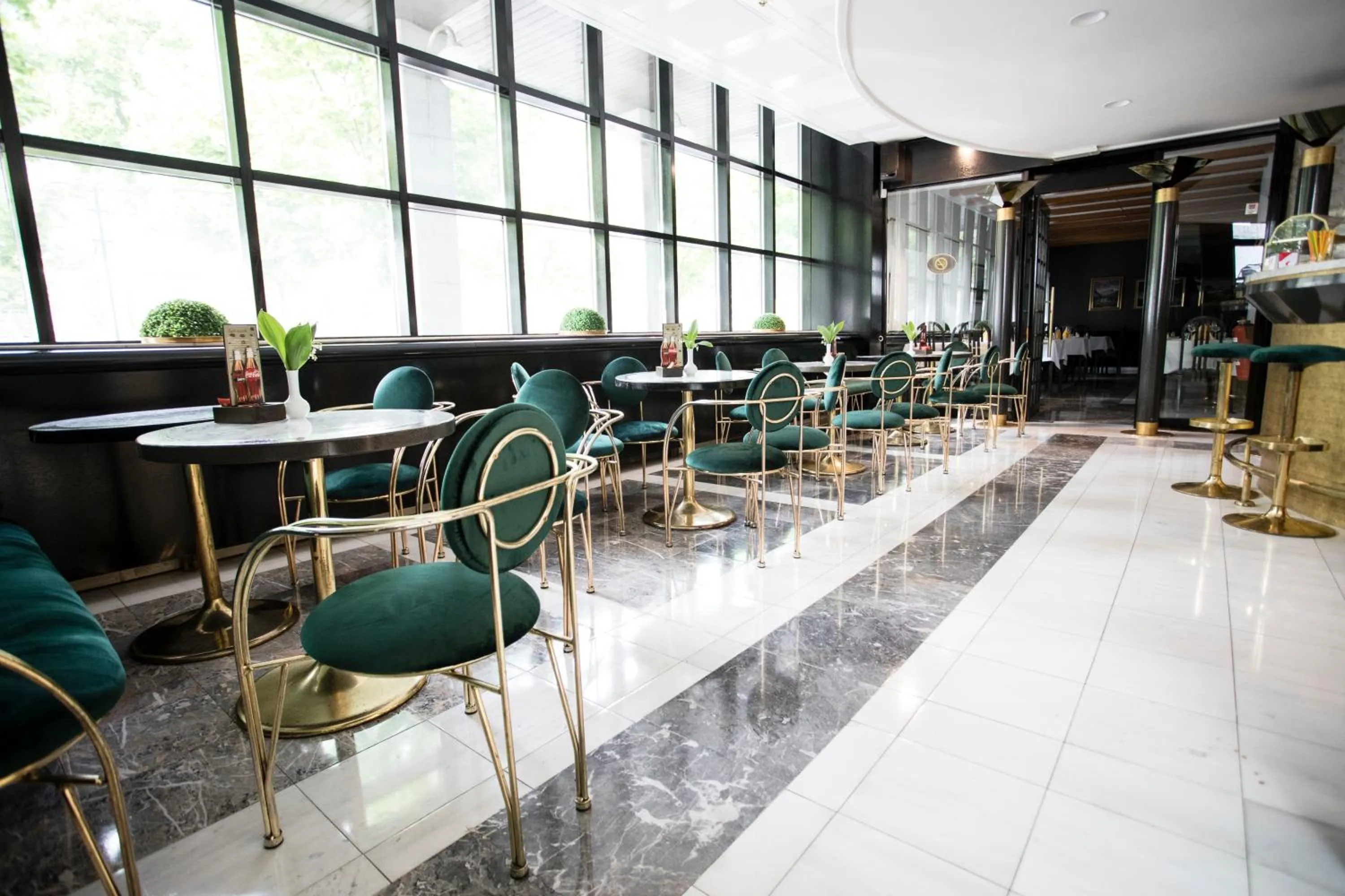 Restaurant/places to eat in Hotel Alp