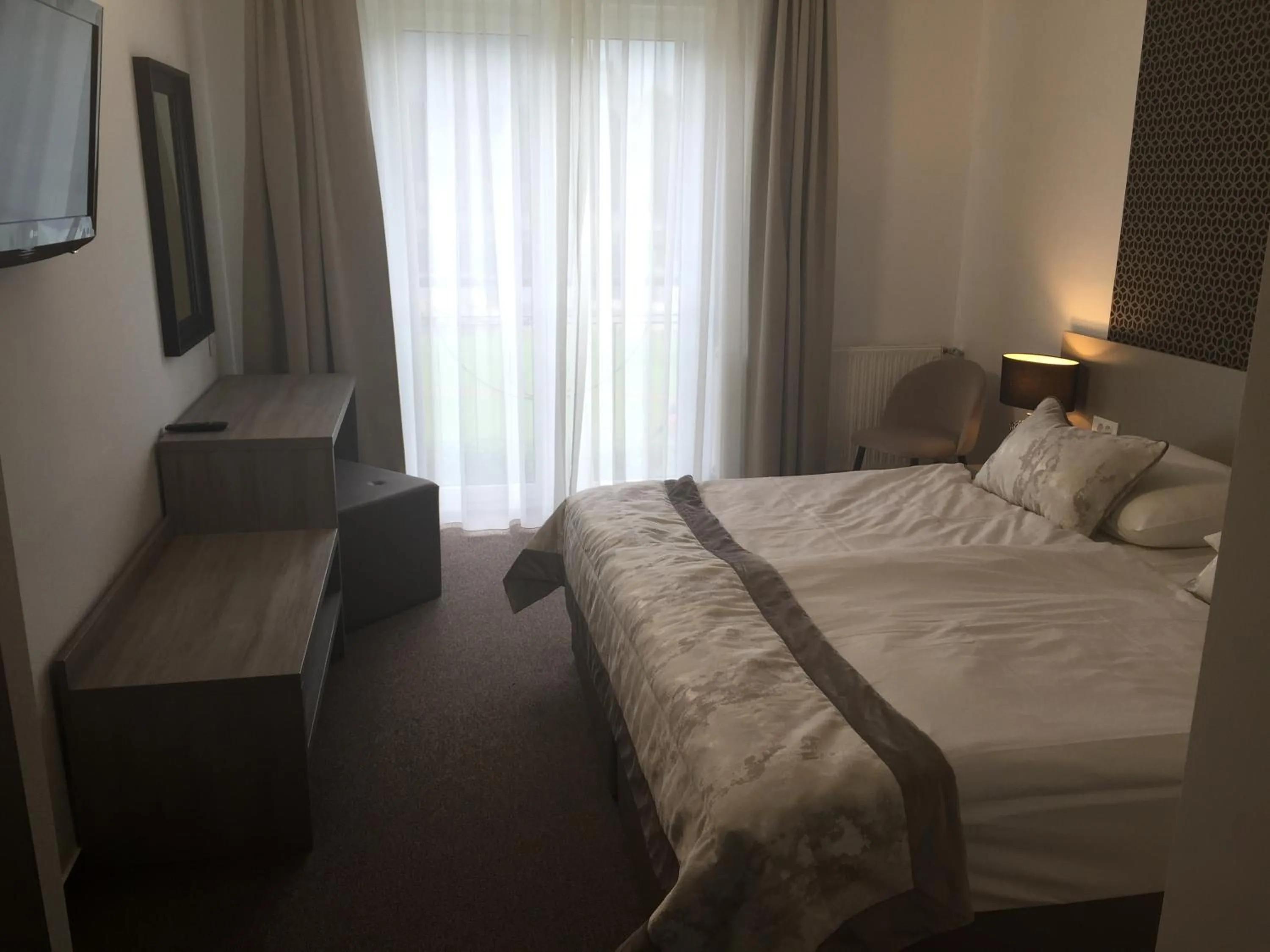 Property building, Bed in Hotel Alp