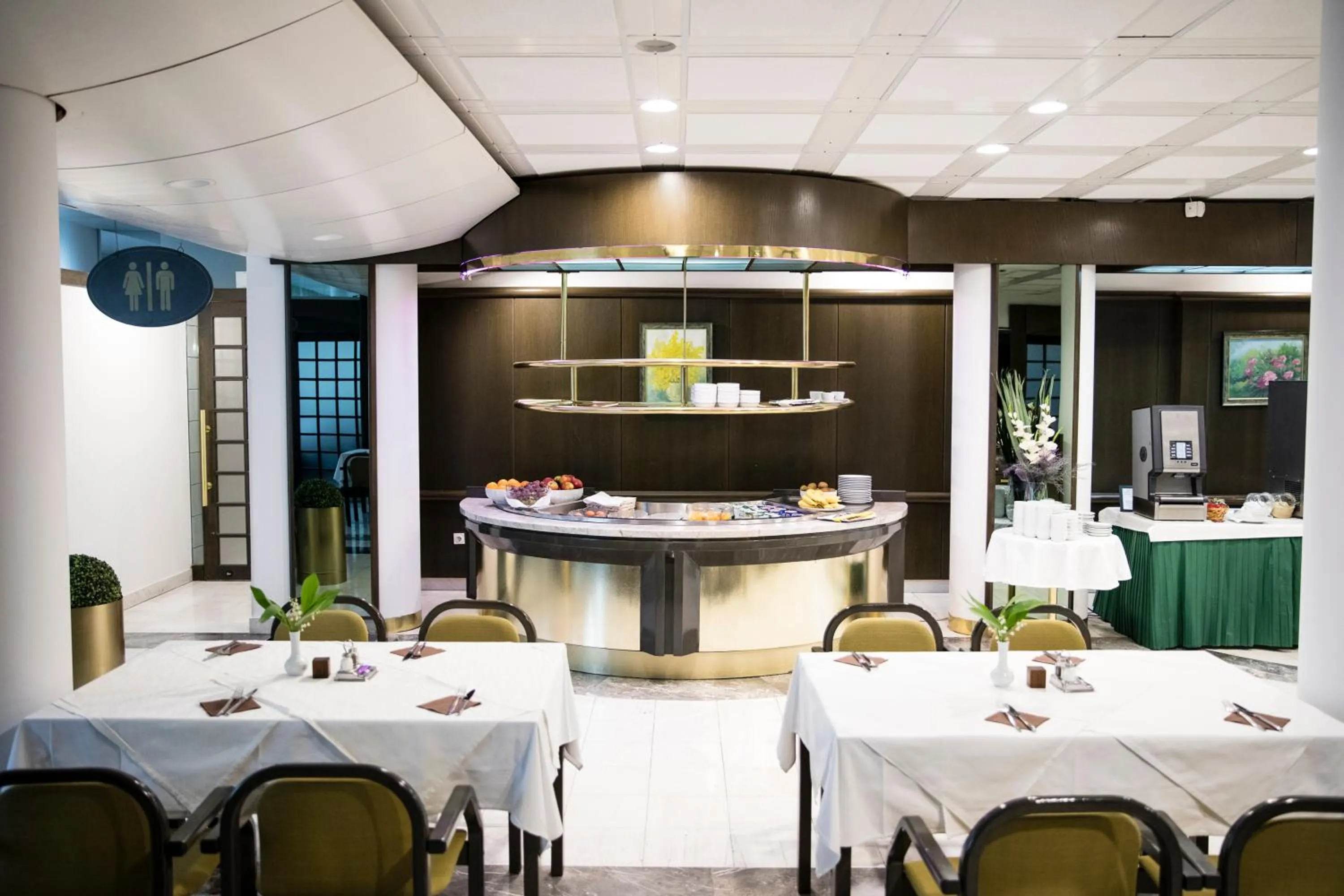 Restaurant/places to eat in Hotel Alp