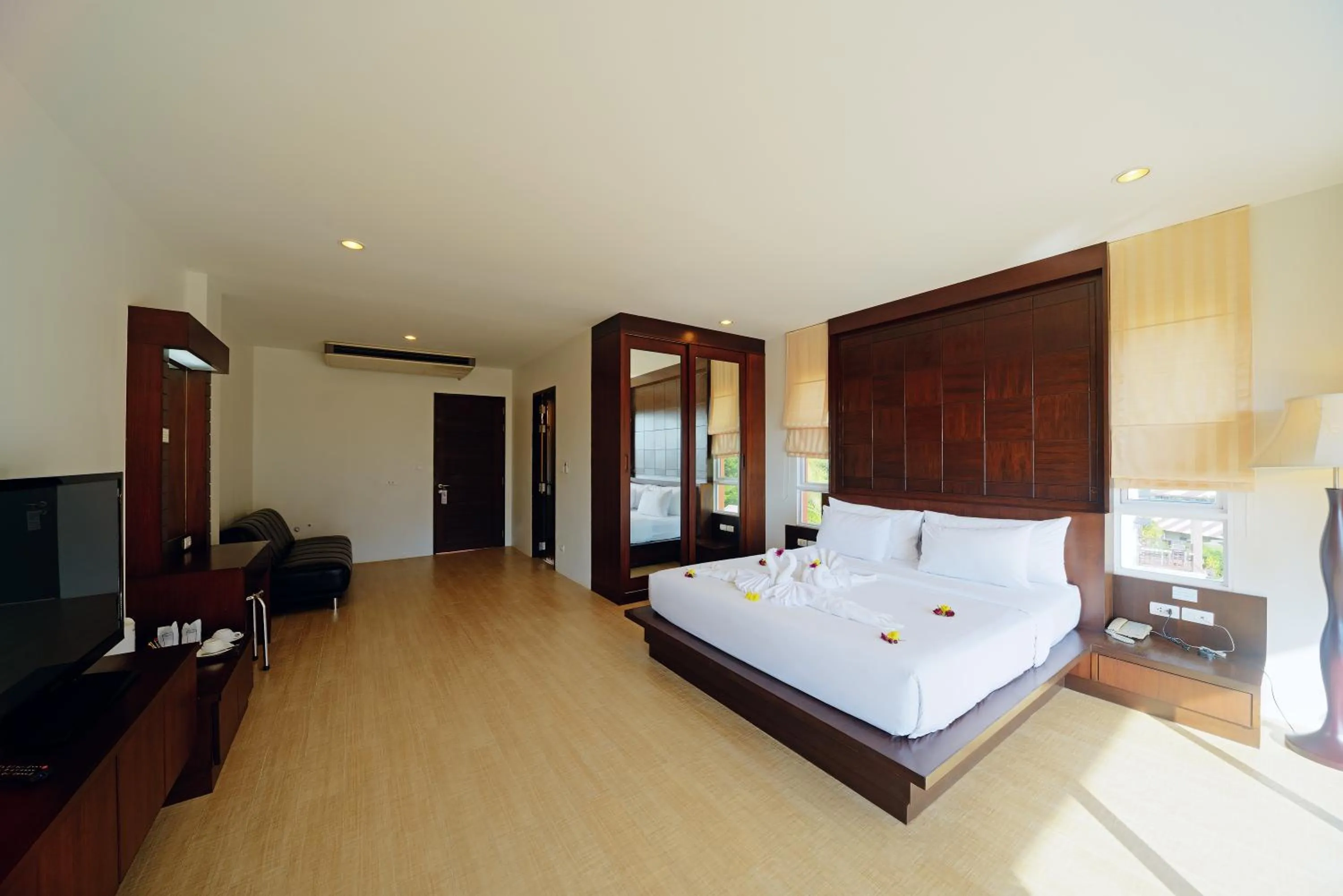 Photo of the whole room, Bed in Aonang Regent Hotel