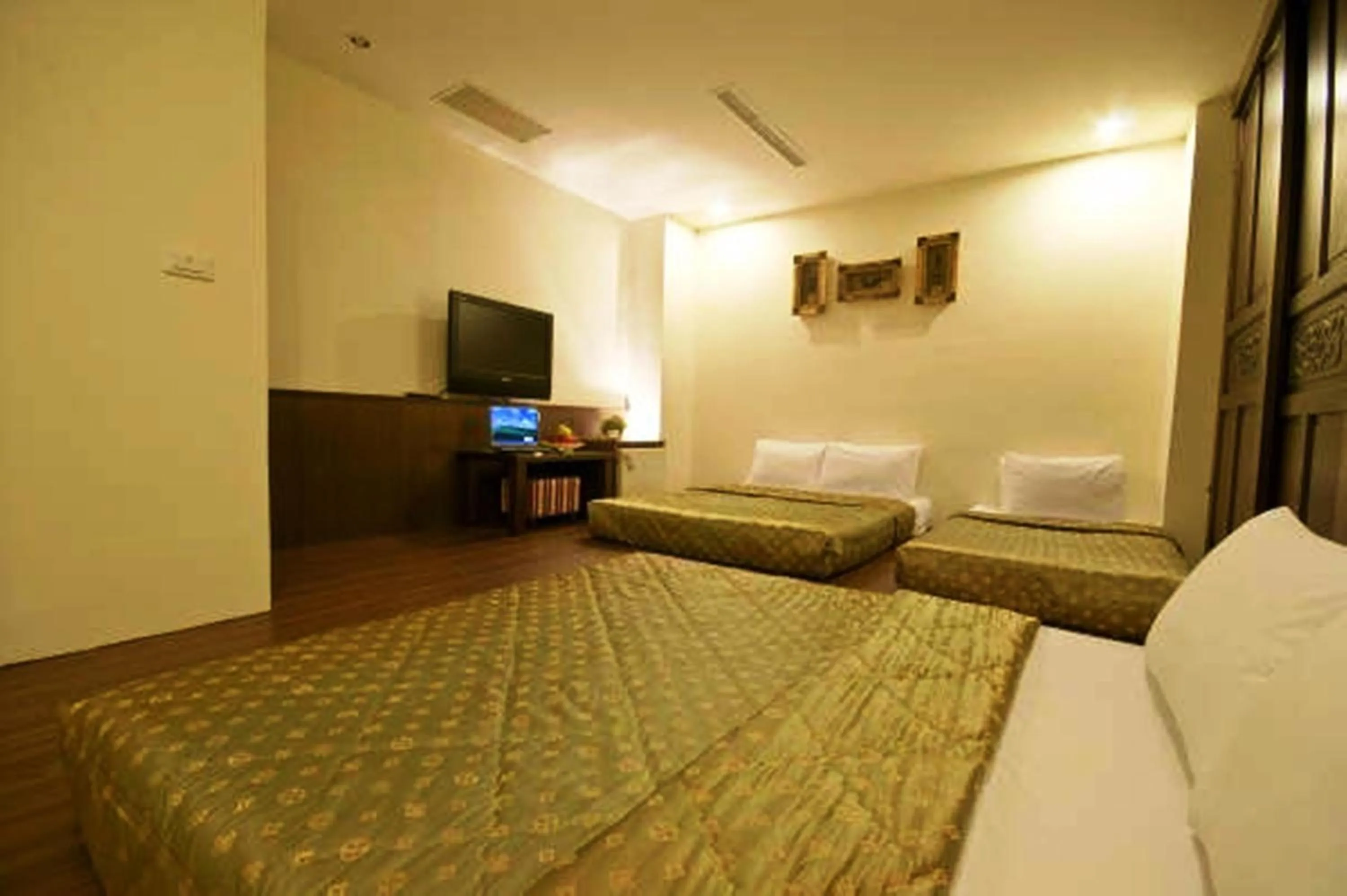 Photo of the whole room, Bed in Good Ground Hotel Tainan