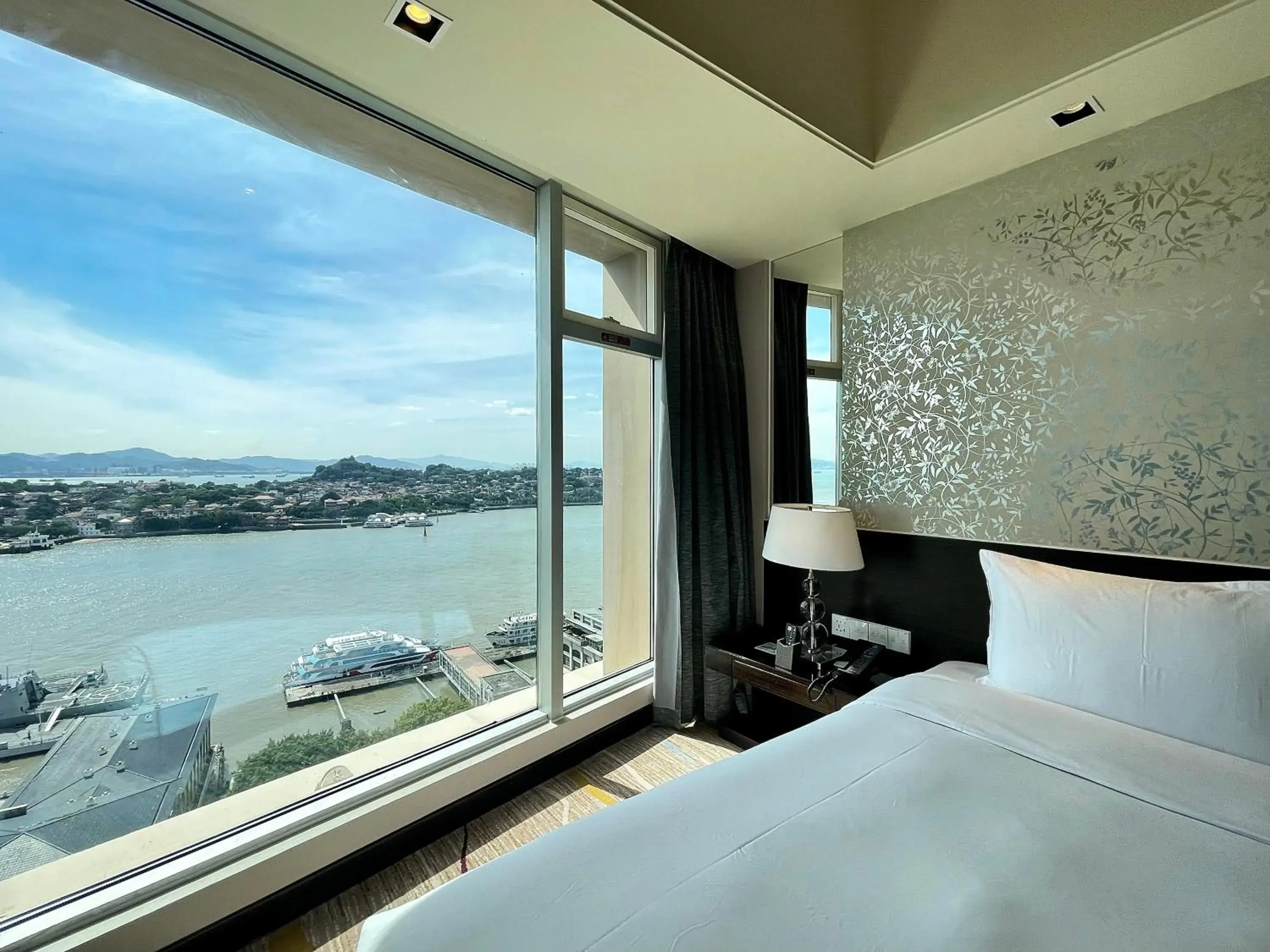 Sea view, Bed in Swiss Grand Xiamen-Harbour View Sea view, Bed in Swiss Grand Xiamen-Harbour View