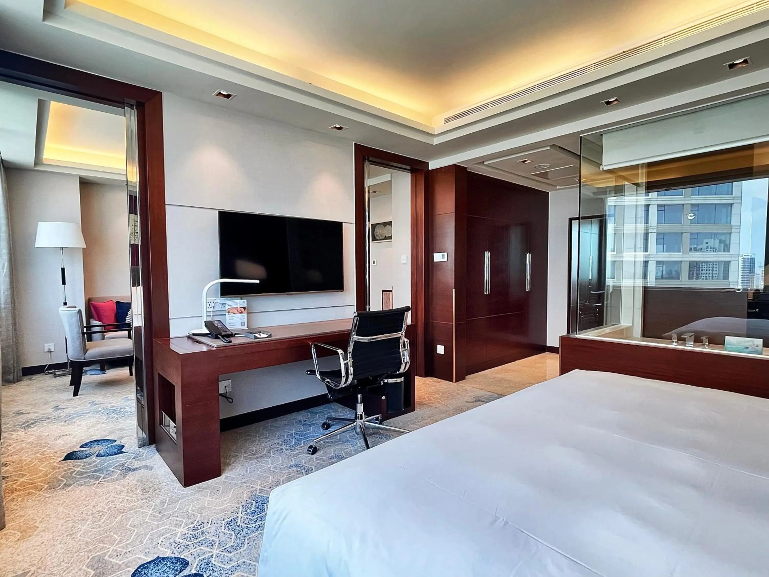 Photo of the whole room, Bed in Swiss Grand Xiamen