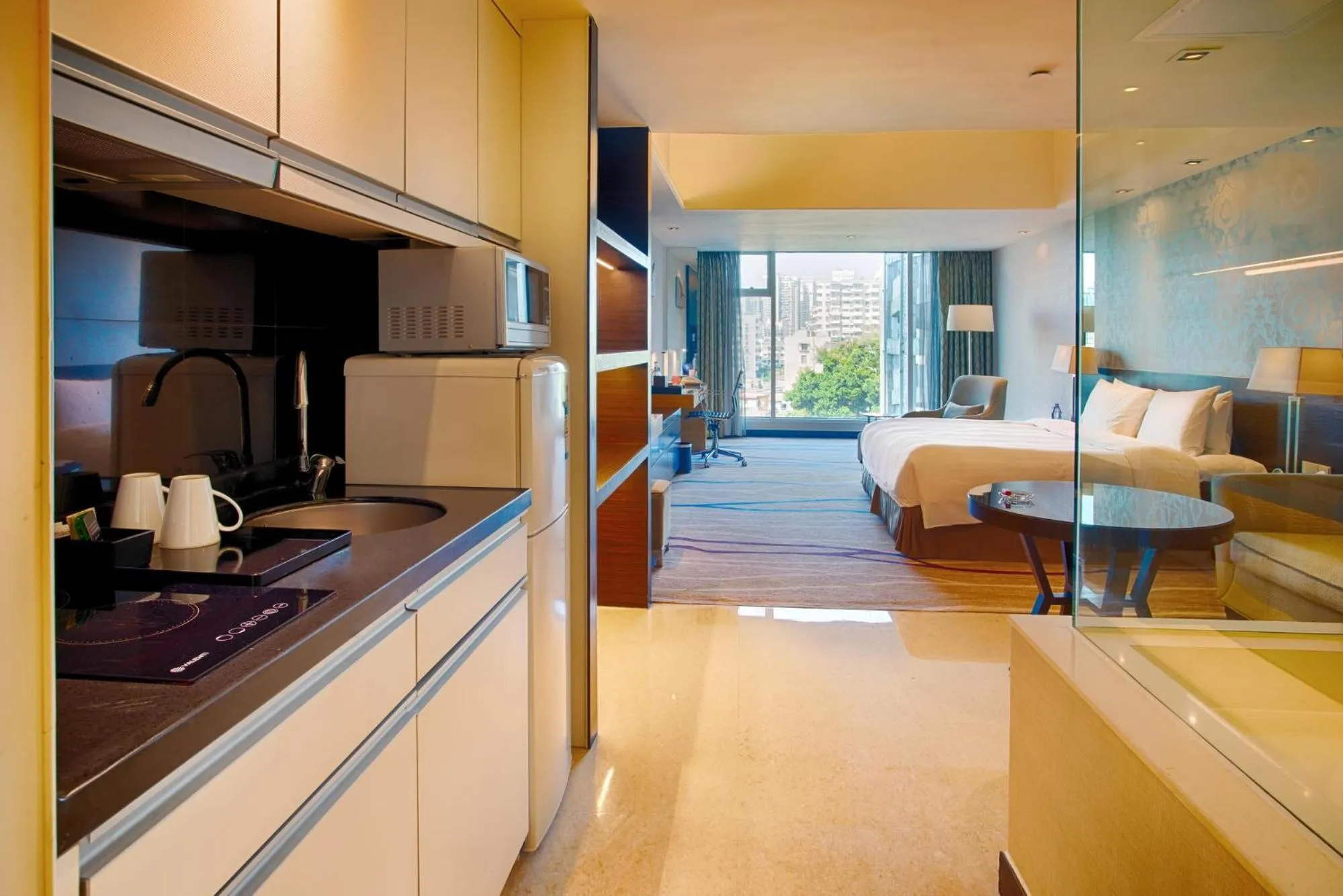 Photo of the whole room, Bed in Swiss Grand Xiamen