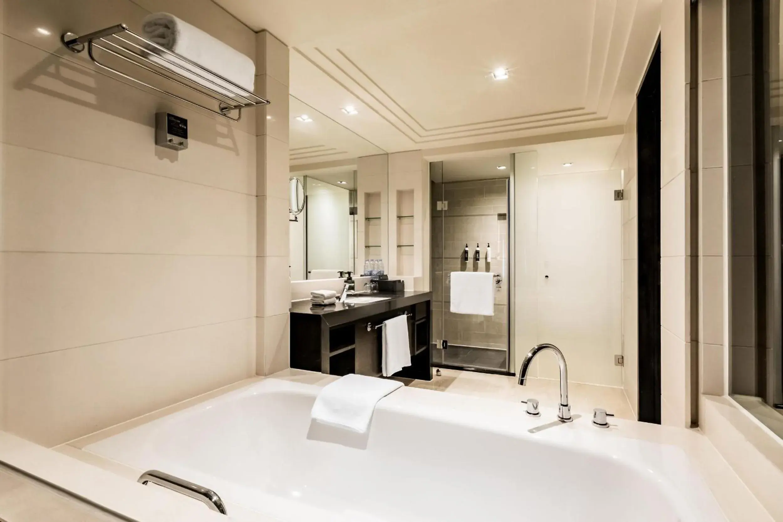 Hot Tub in Swiss Grand Xiamen-Harbour View Hot Tub in Swiss Grand Xiamen-Harbour View