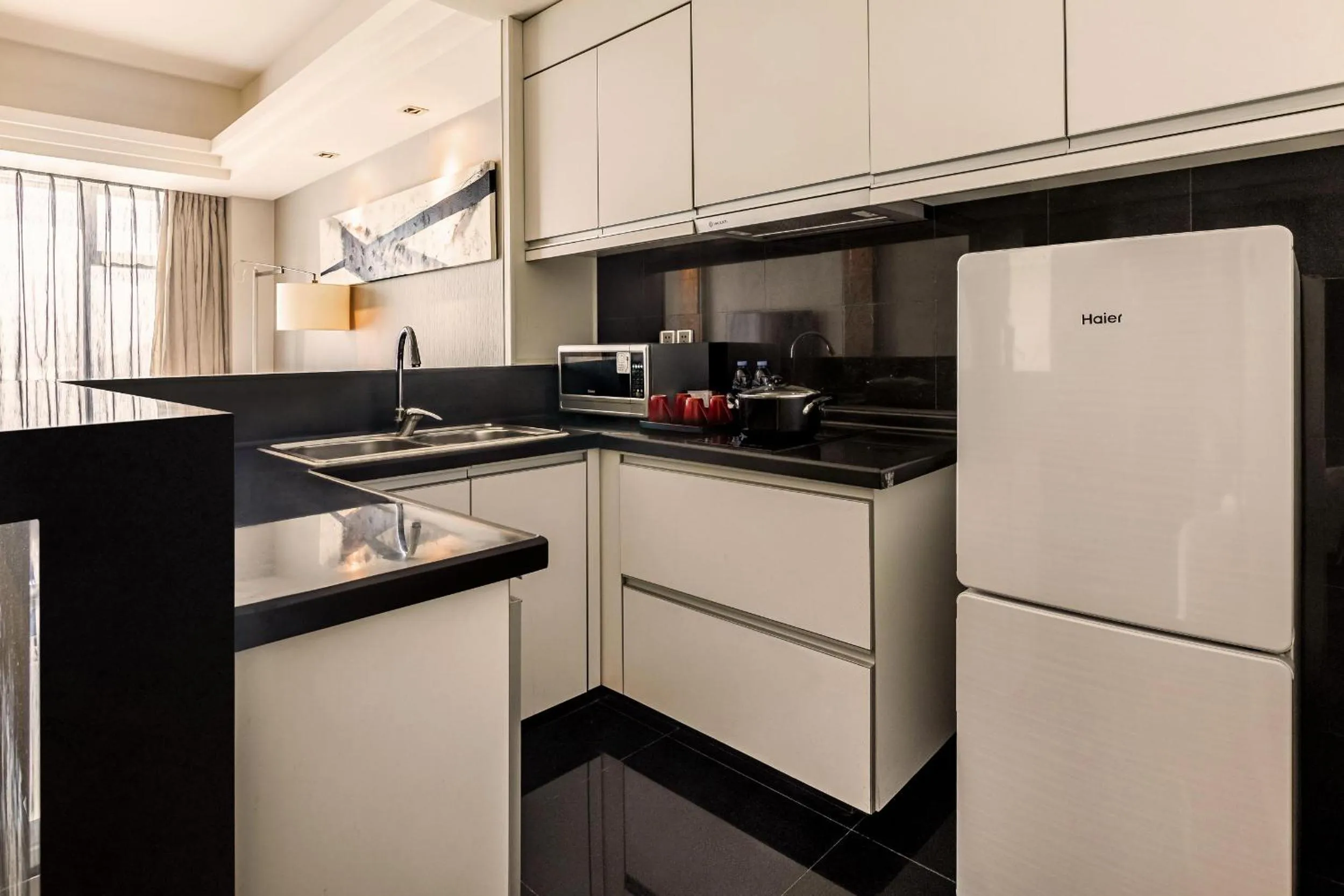 Kitchen or kitchenette in Swiss Grand Xiamen