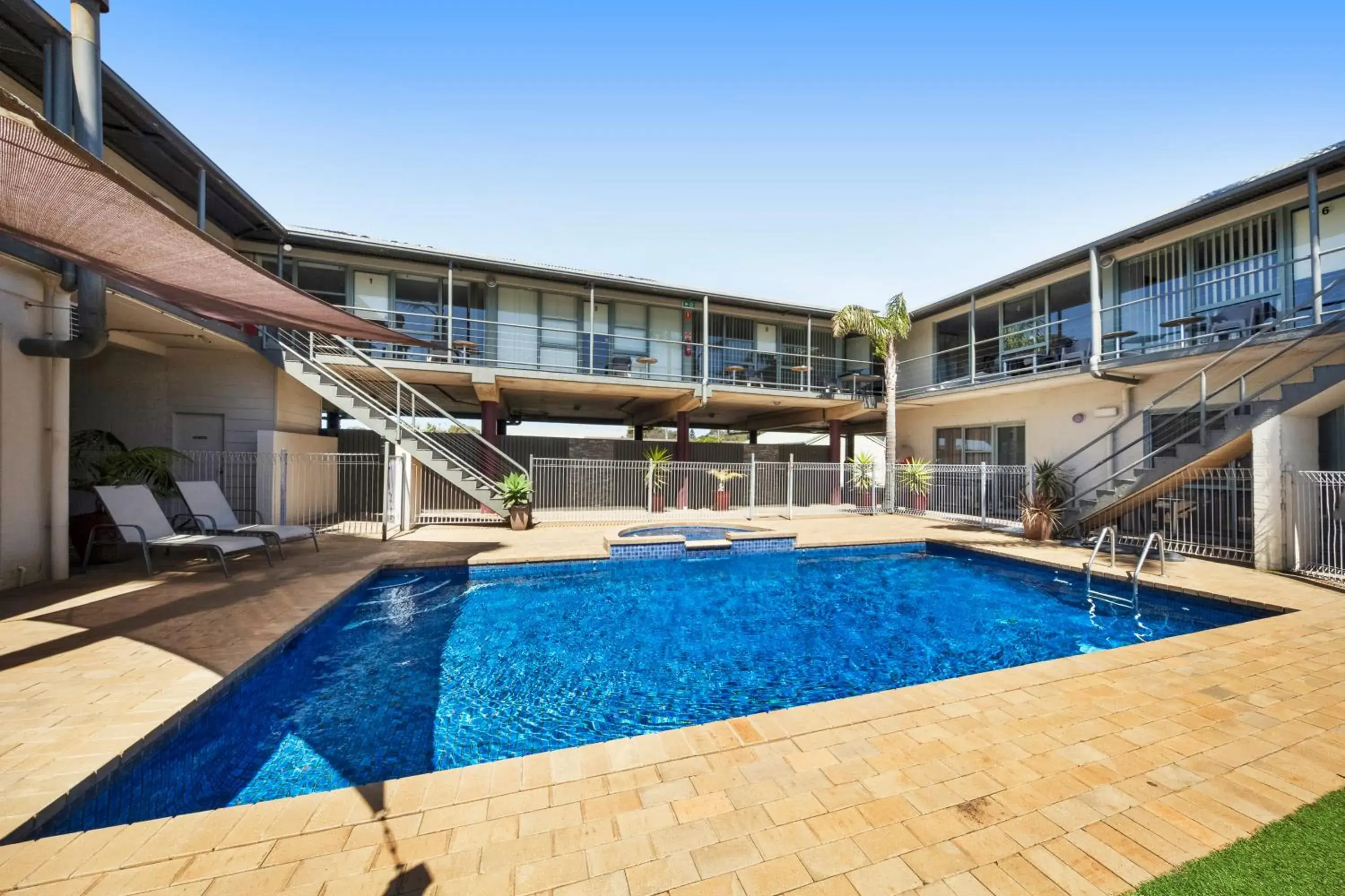 Property building in Moonlight Bay Apartments Property building in Moonlight Bay Apartments