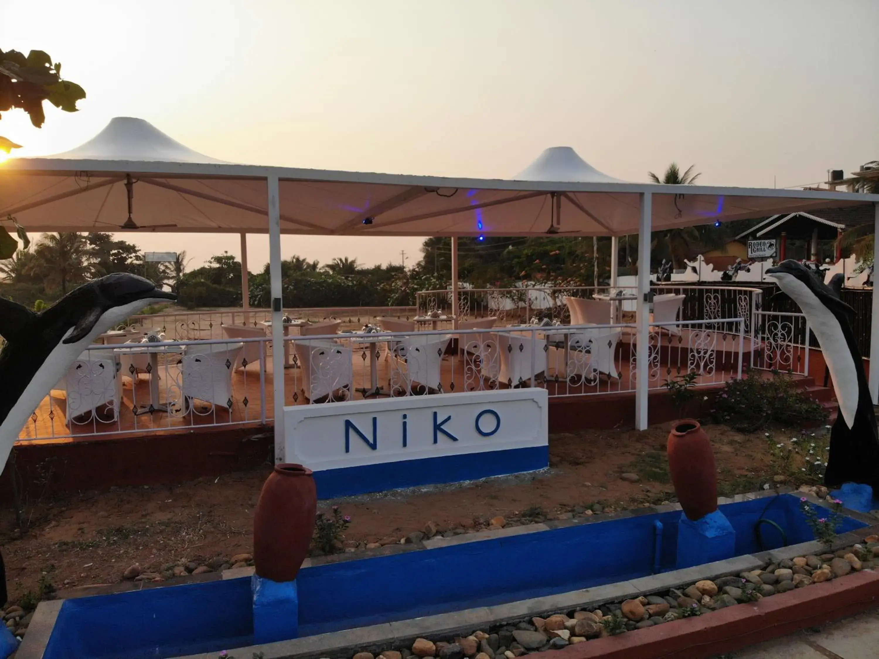 Restaurant/places to eat in Paradise Village Beach Resort Restaurant/places to eat in Paradise Village Beach Resort