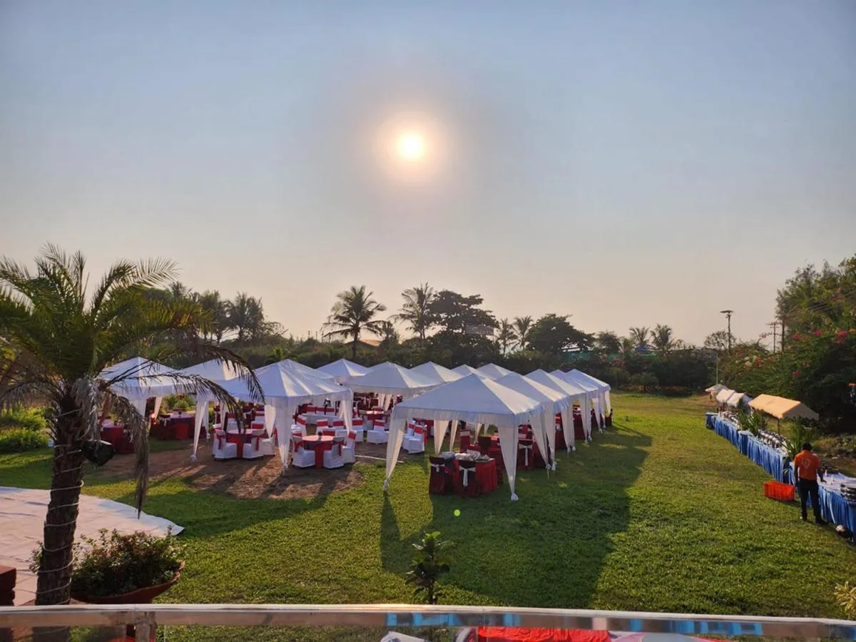 Garden view in Paradise Village Beach Resort
