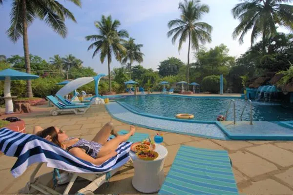 Swimming pool in Paradise Village Beach Resort