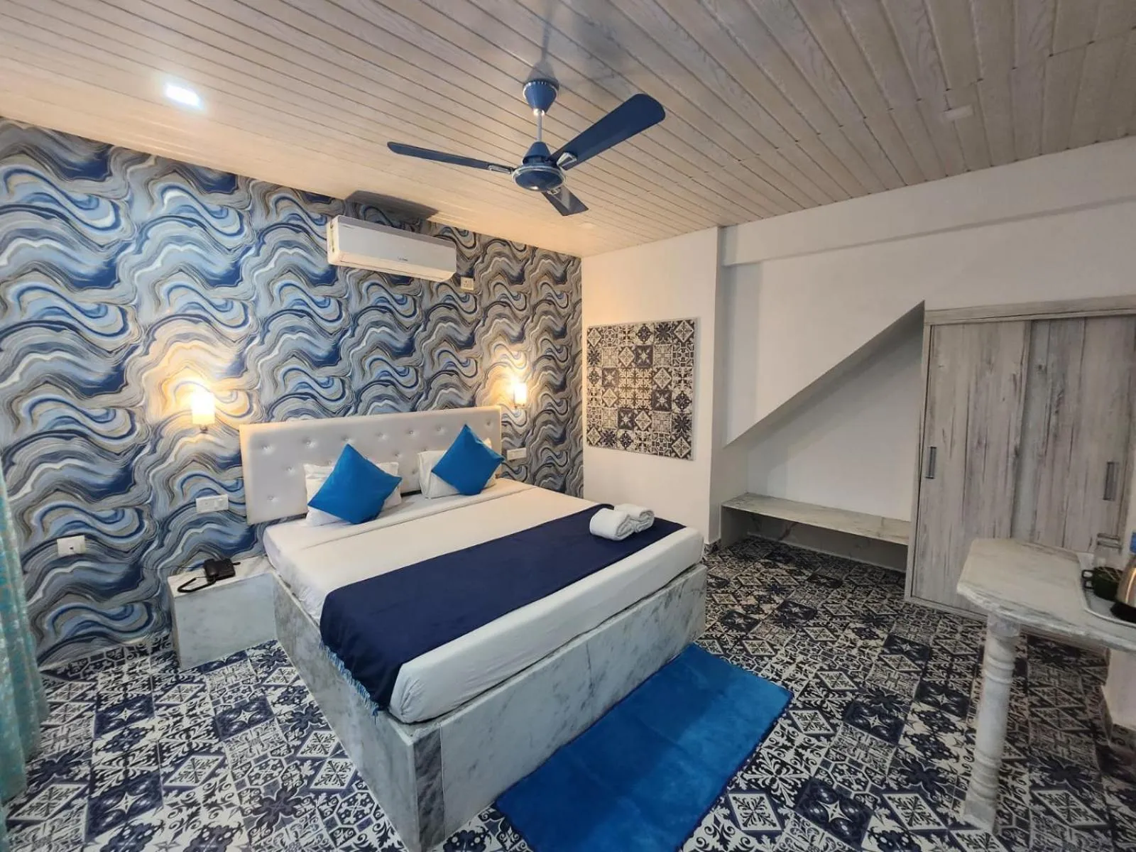 Bedroom, Bed in Paradise Village Beach Resort