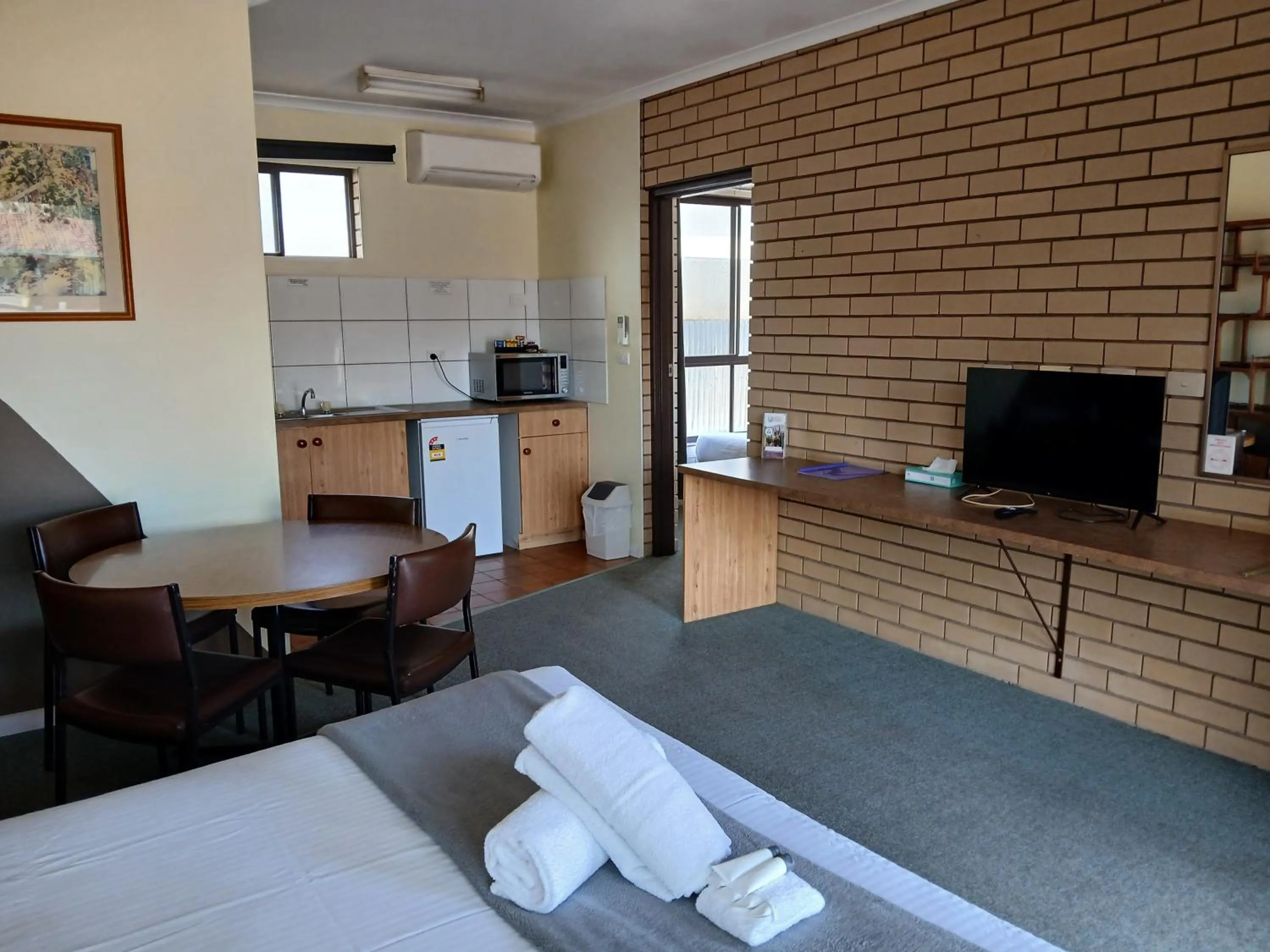 Bed in Birch Motel Tocumwal Previously Known as Kanimbla Motor Inn