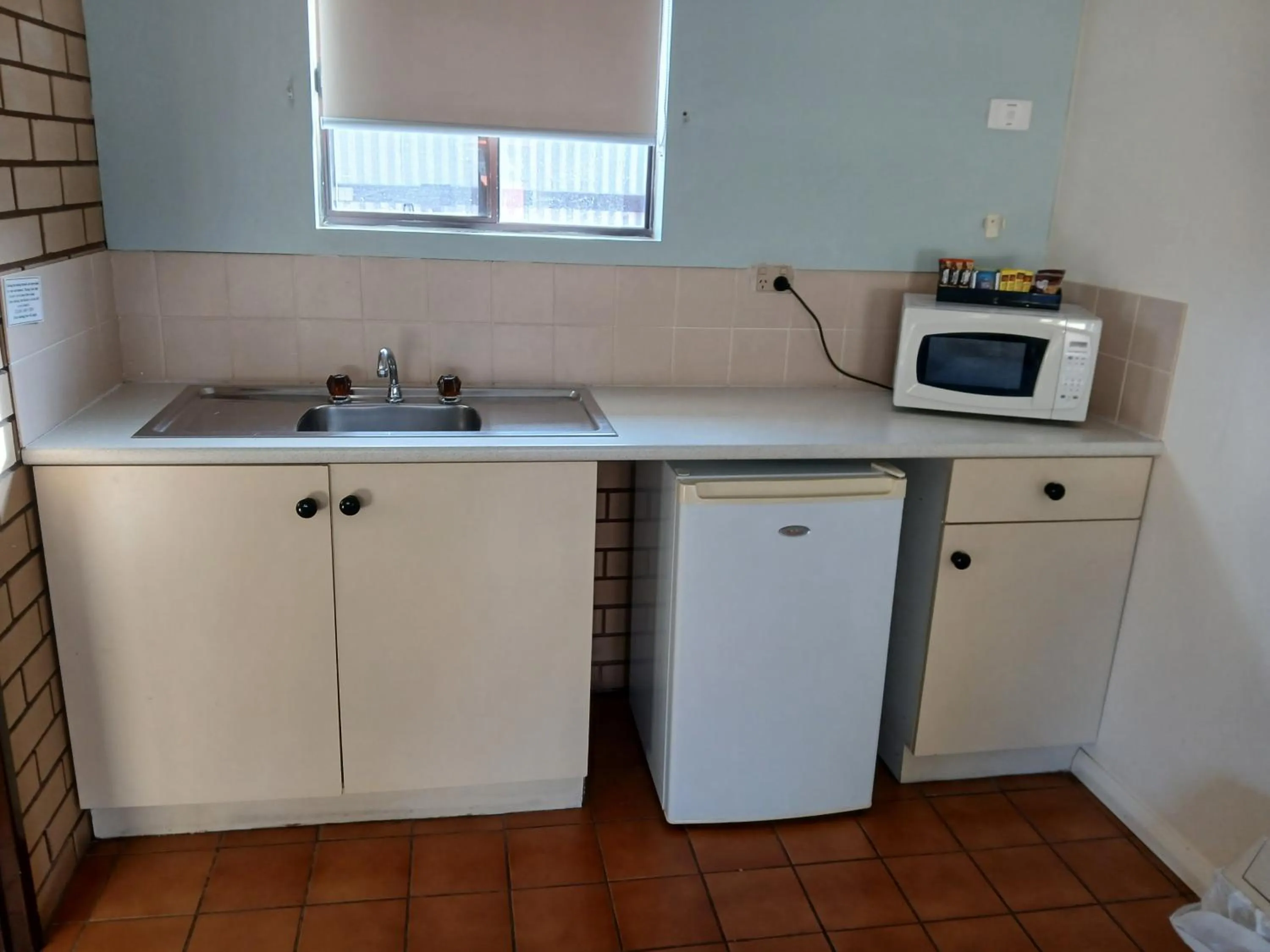 Kitchen or kitchenette in Birch Motel Tocumwal Previously Known as Kanimbla Motor Inn