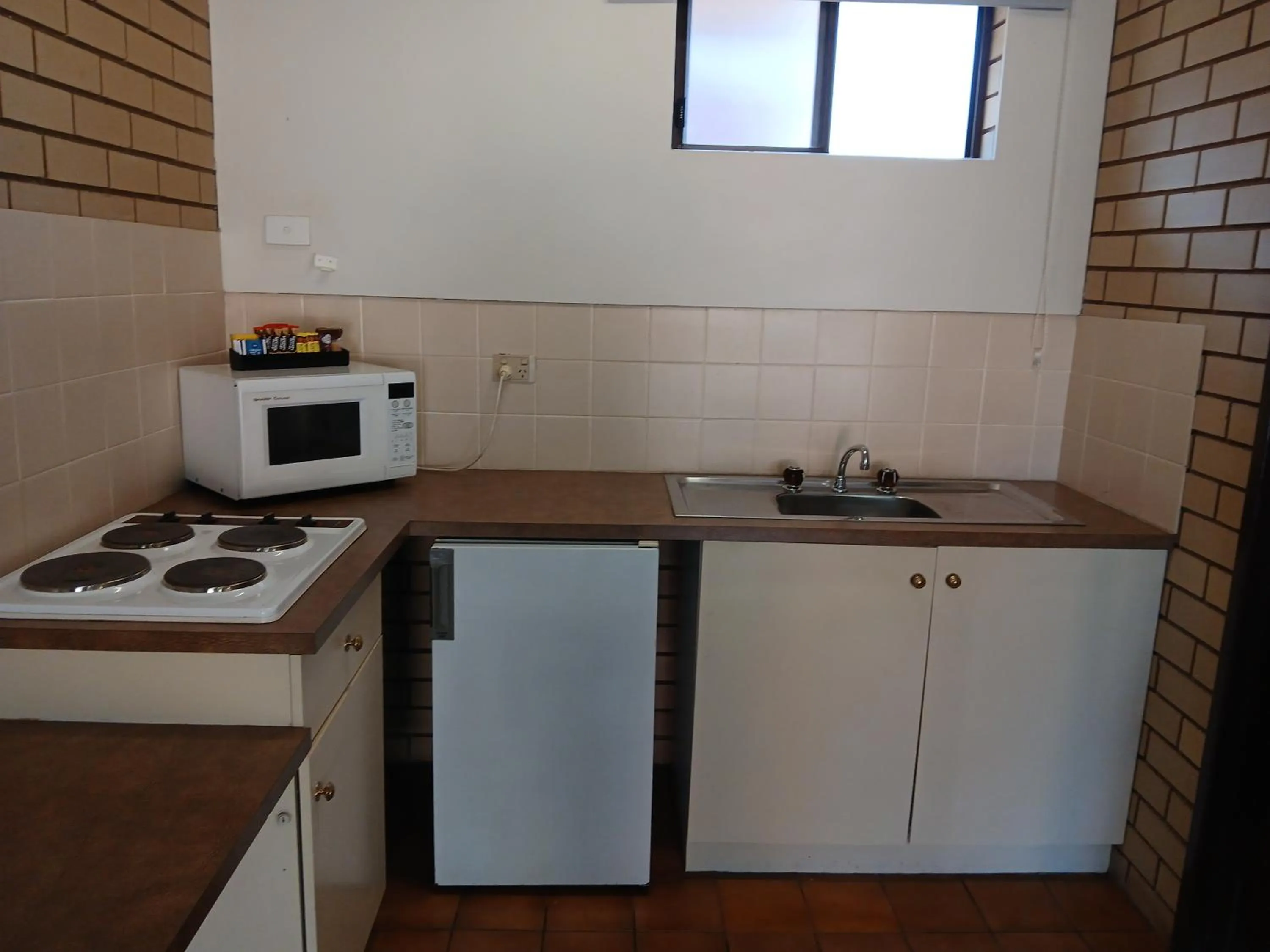 Kitchen or kitchenette in Birch Motel Tocumwal Previously Known as Kanimbla Motor Inn