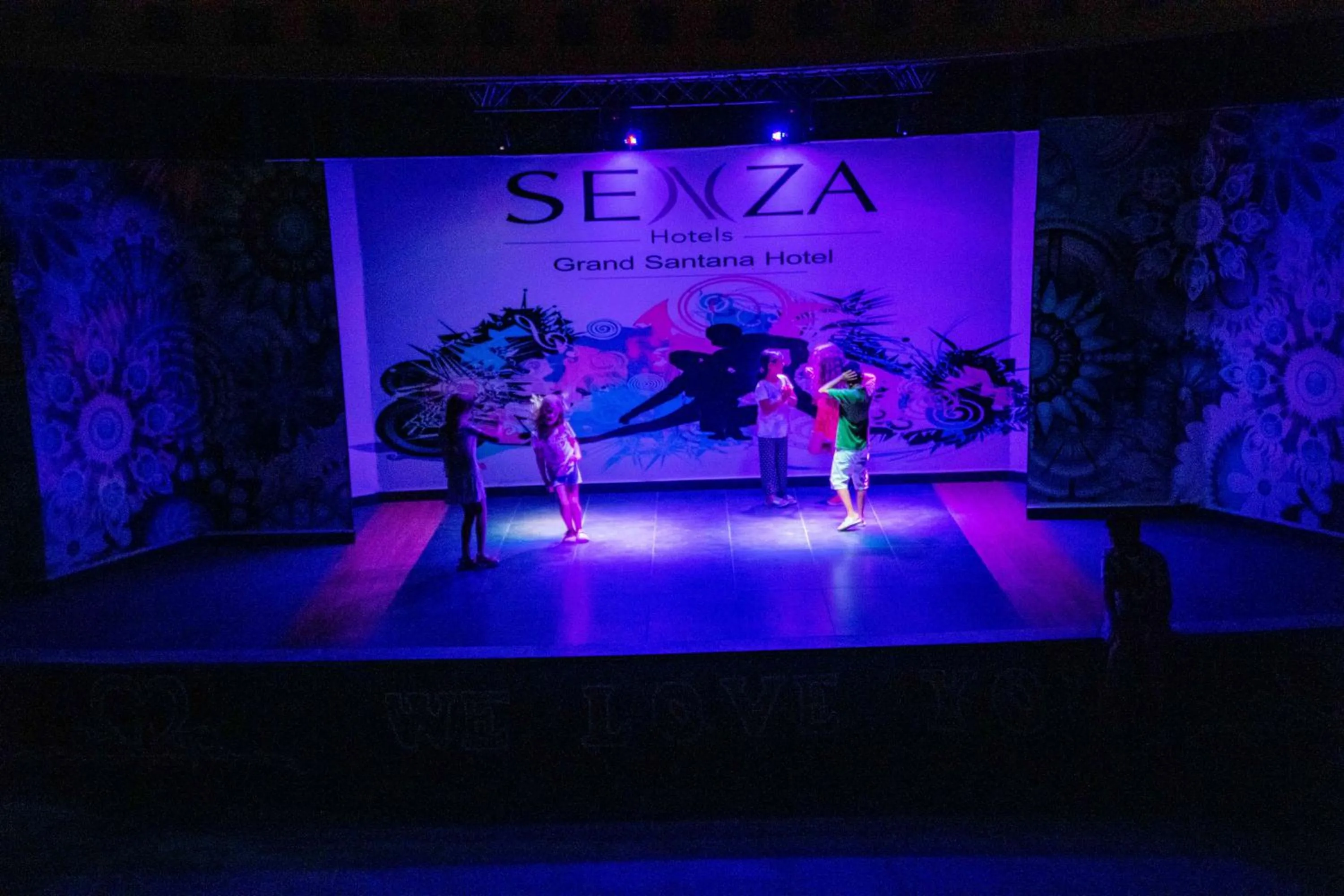 Evening entertainment in Senza Grand Santana Hotel - Ultra All Inclusive