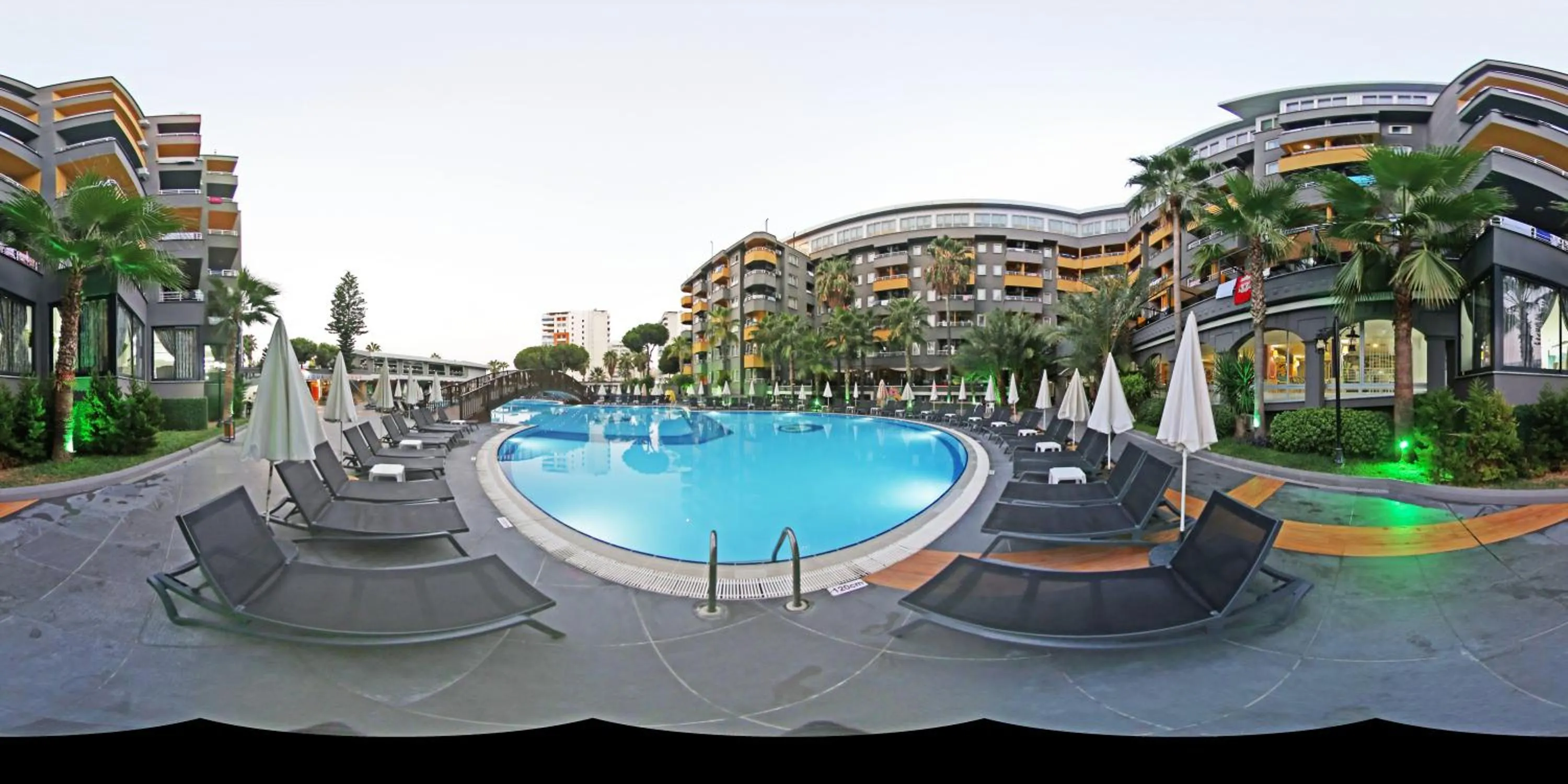 Swimming pool in Senza Grand Santana Hotel - Ultra All Inclusive