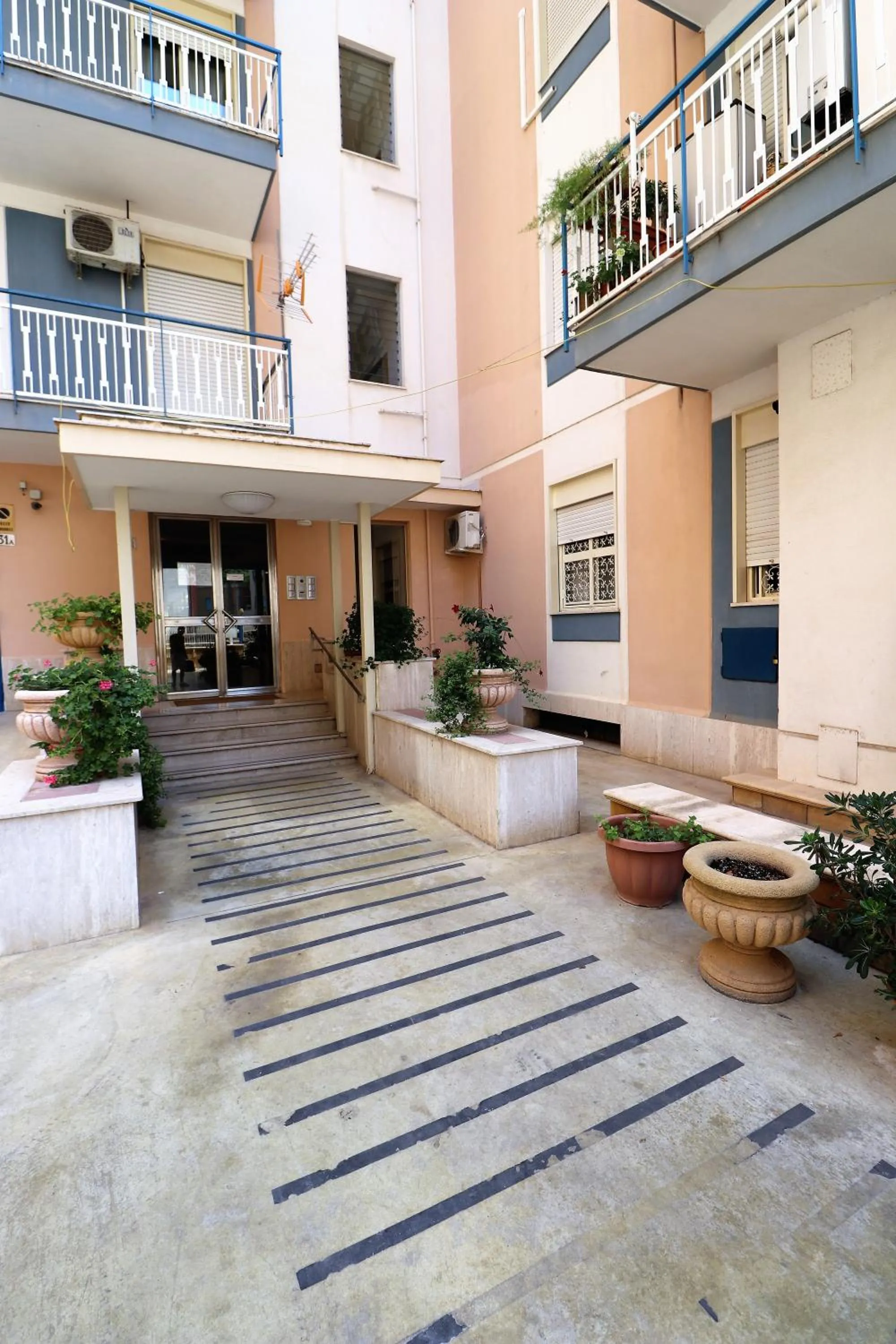 Facade/entrance in B&B d'Orleans