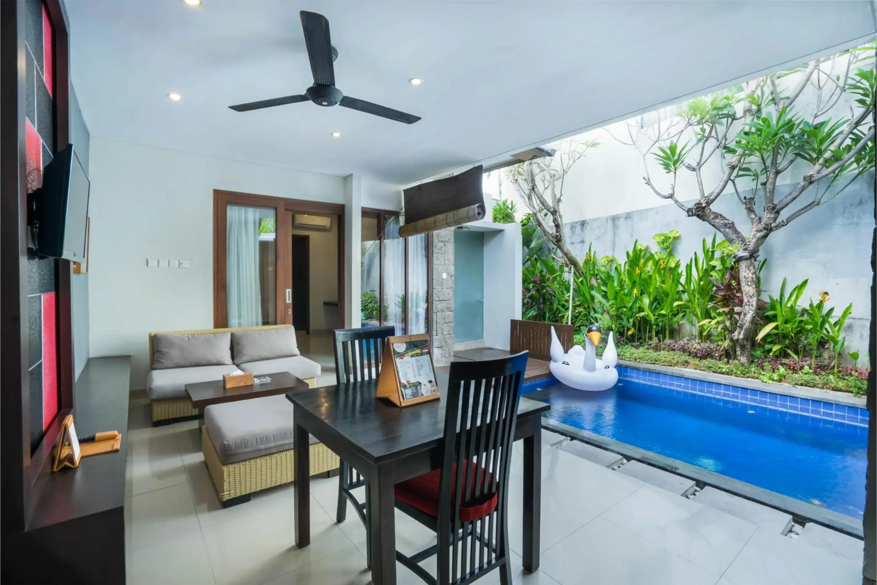 Swimming pool in Samaja Beachside Villas Swimming pool in Samaja Beachside Villas