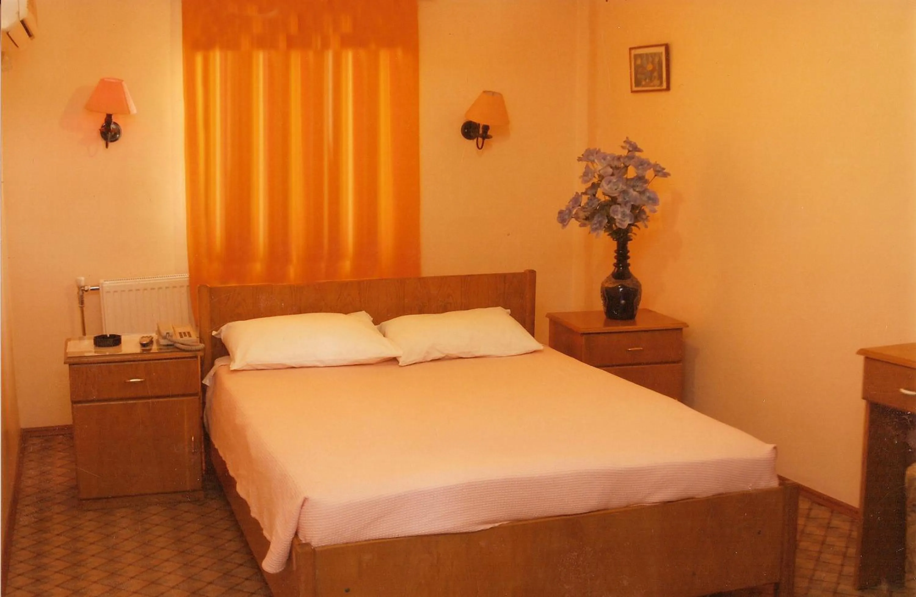 Photo of the whole room, Bed in Yunus Hotel