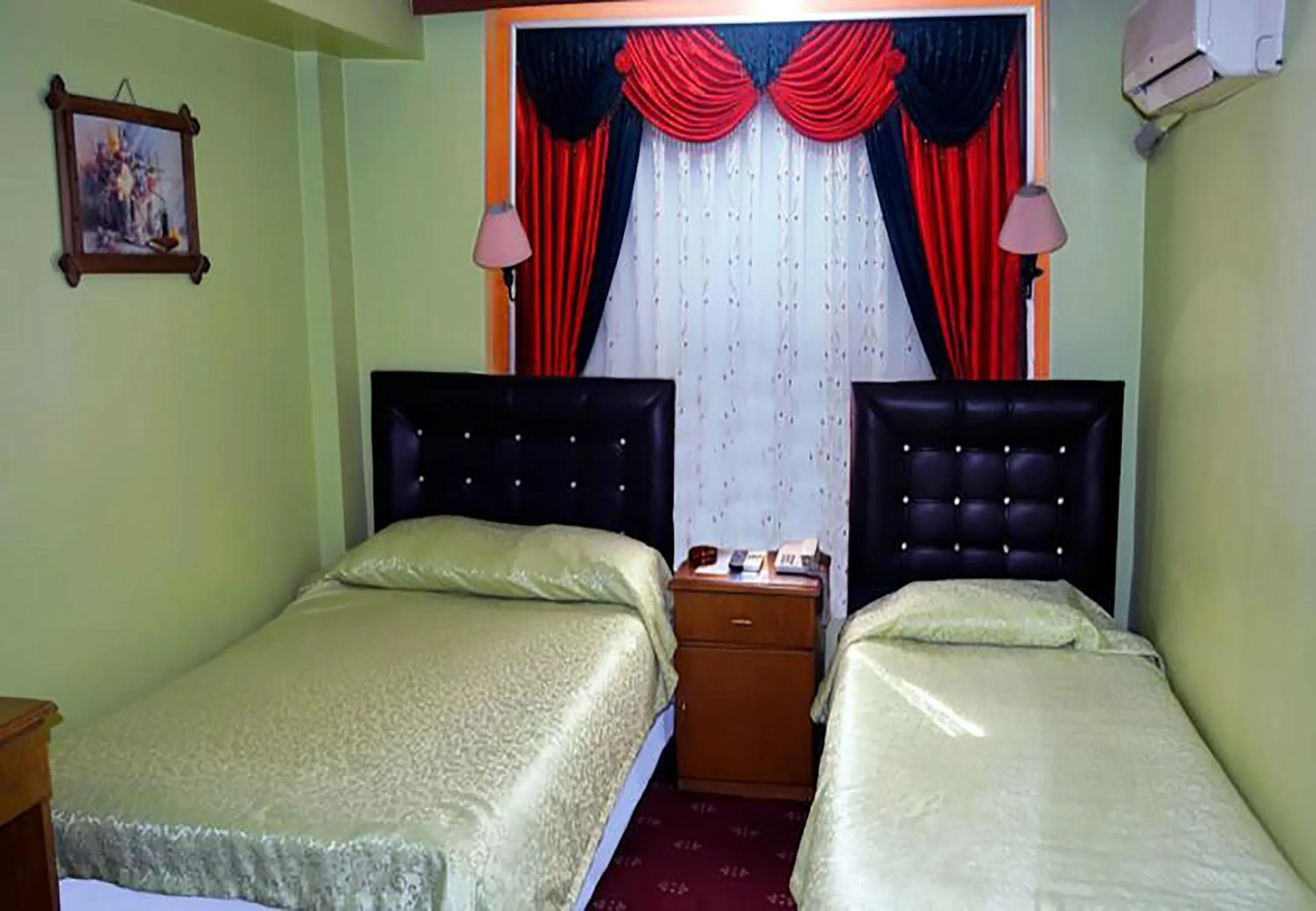Photo of the whole room, Bed in Yunus Hotel