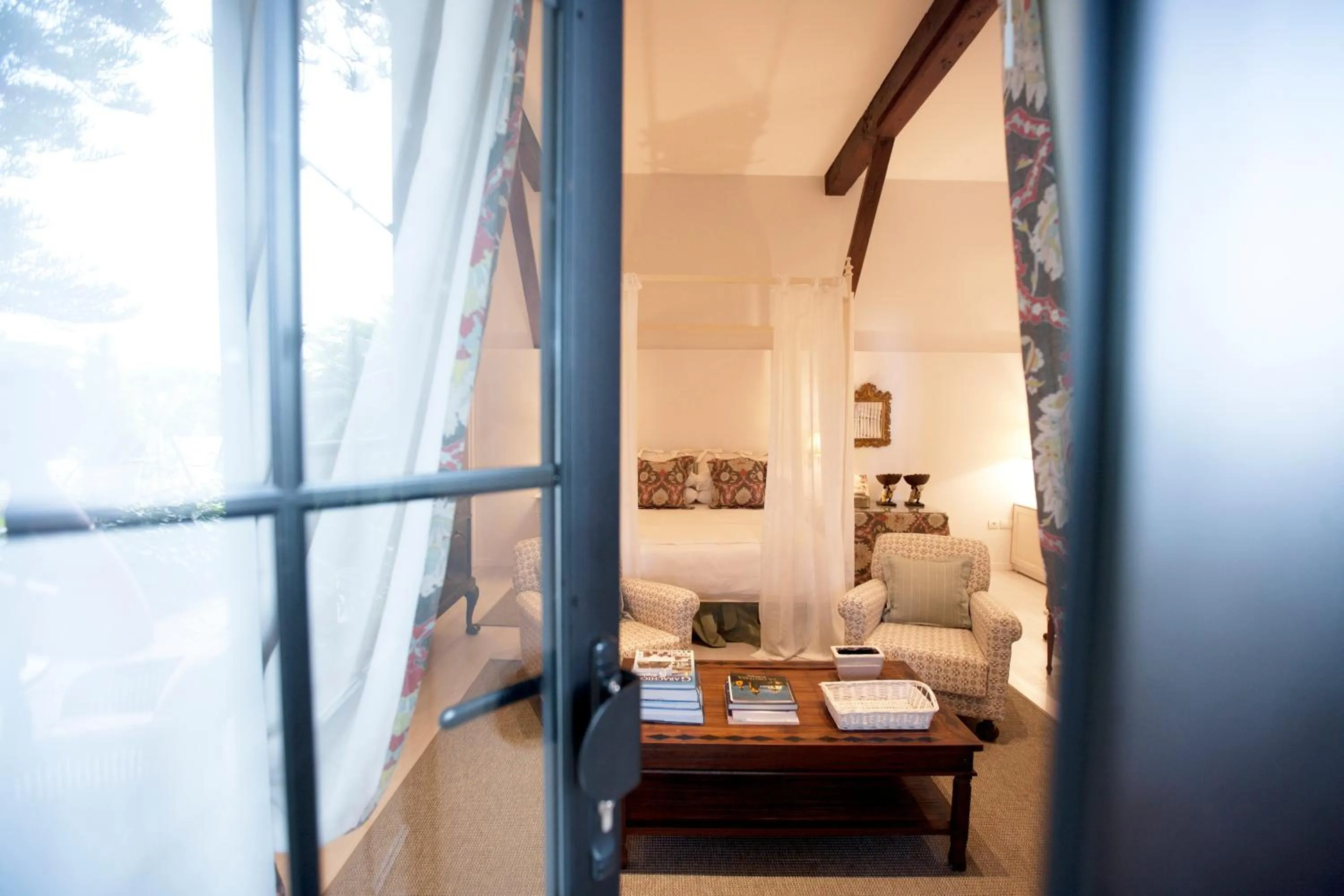 Photo of the whole room, Bed in Suites de Franchy