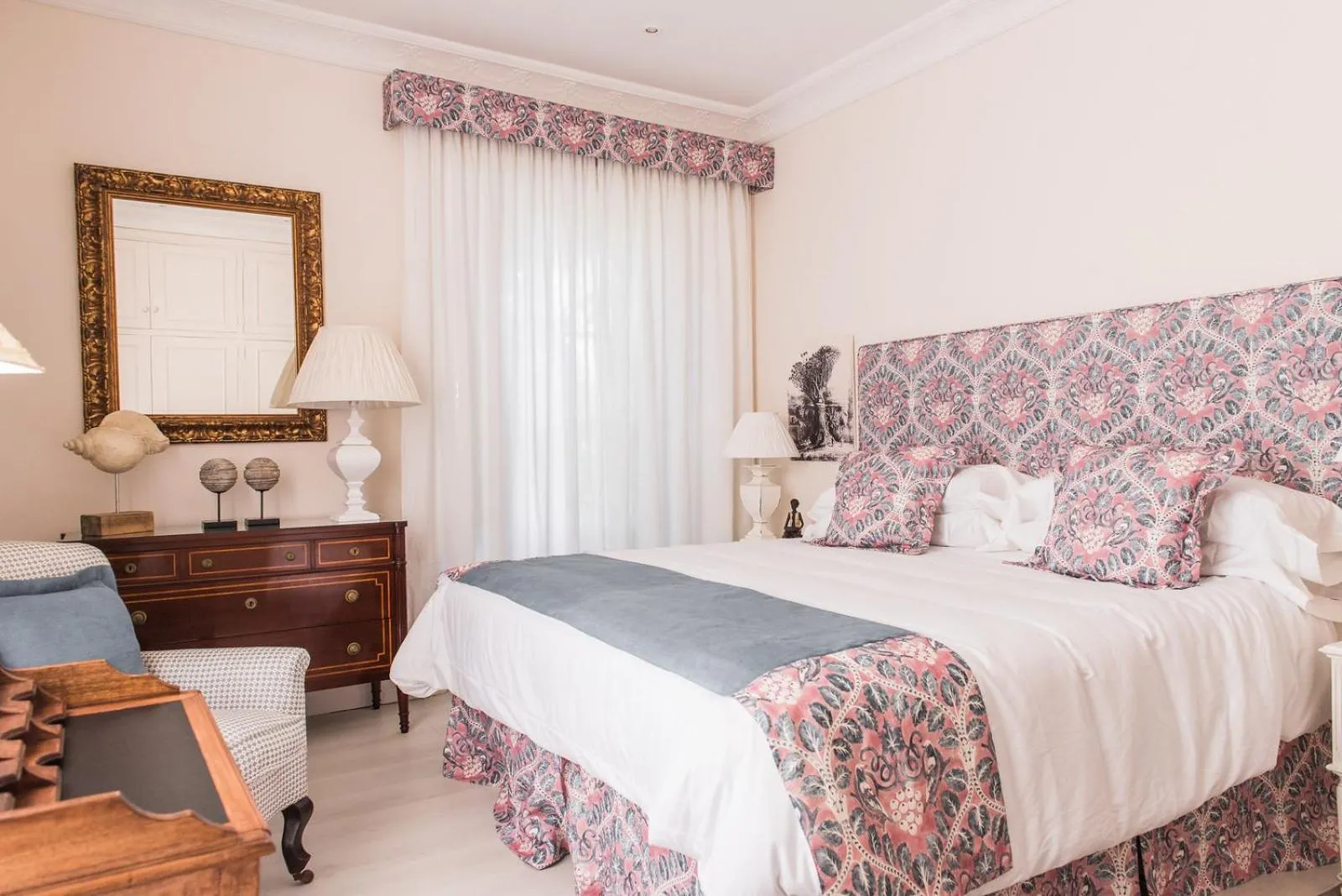 Photo of the whole room, Bed in Suites de Franchy