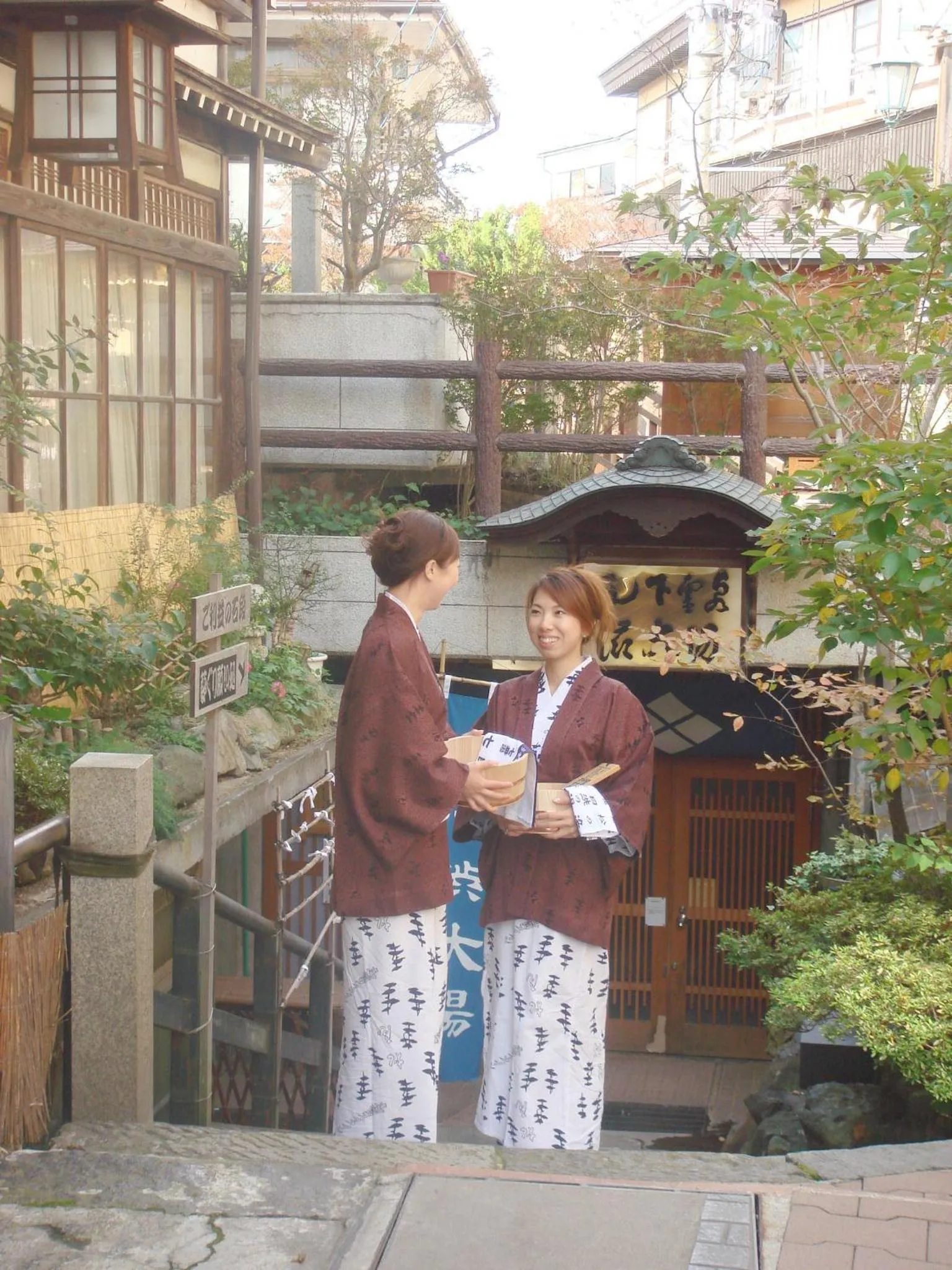 People in Senshinkan Matsuya
