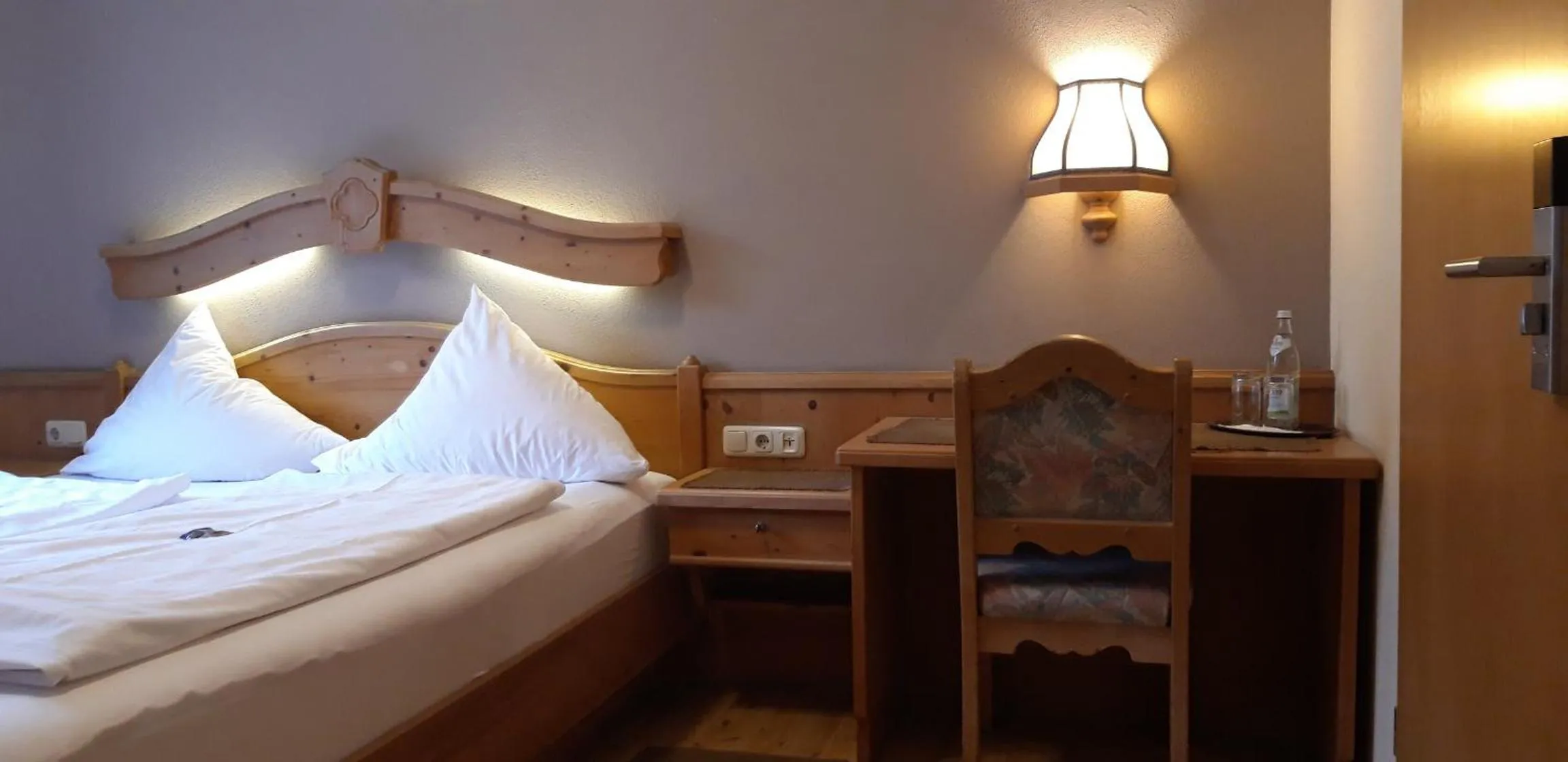 Bed in Landhotel Zum Goldenen Kreuz