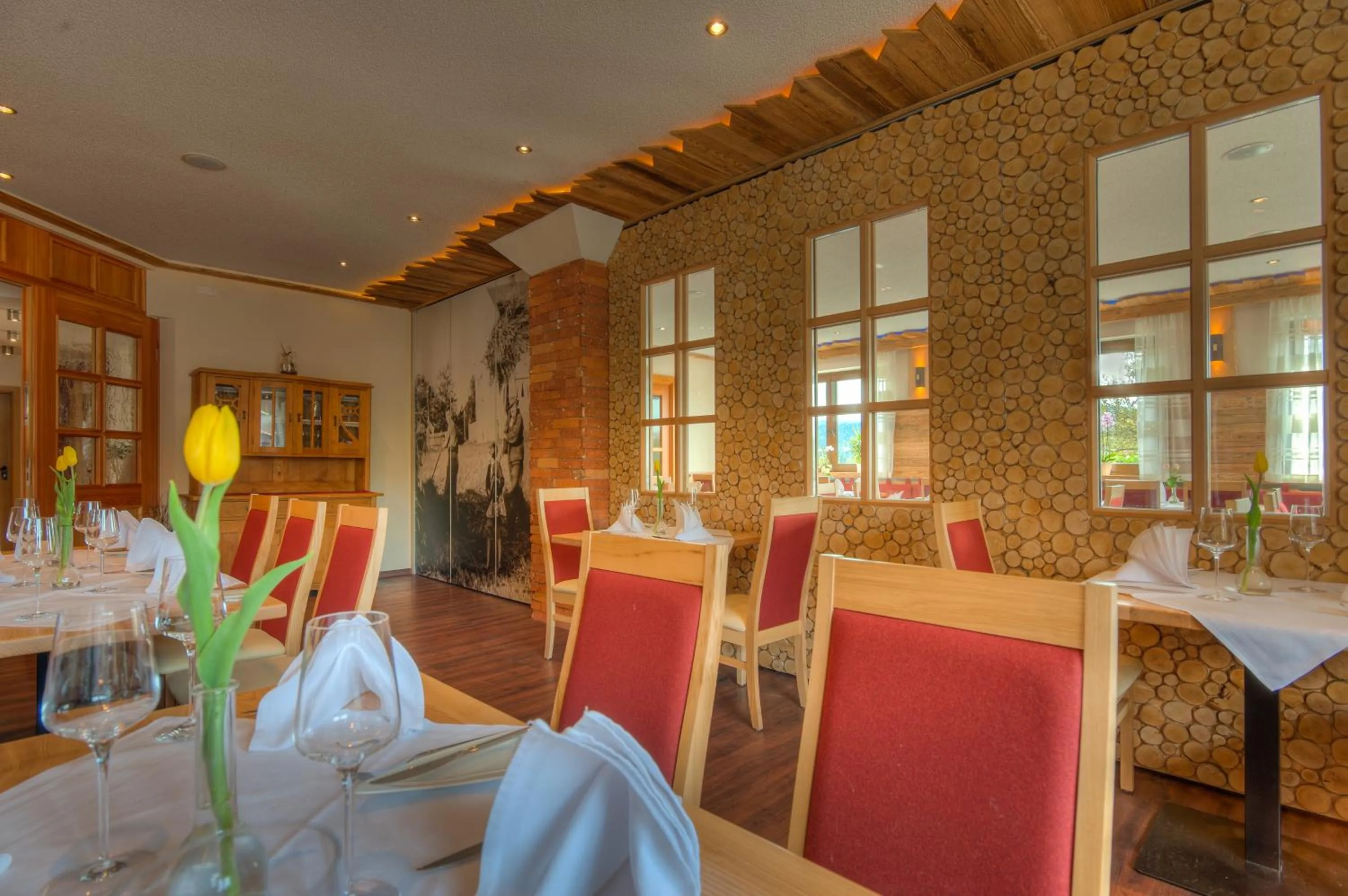 Restaurant/places to eat in Landhotel Zum Goldenen Kreuz