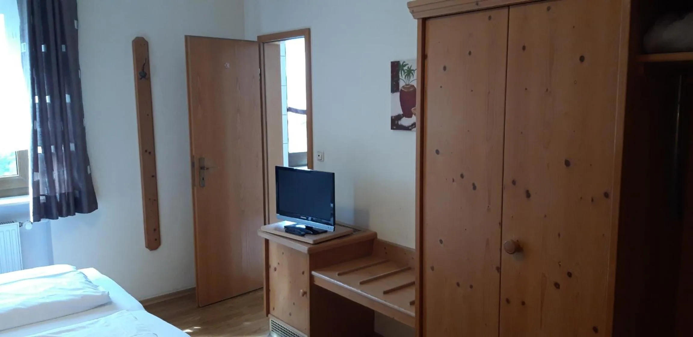 Bed in Landhotel Zum Goldenen Kreuz