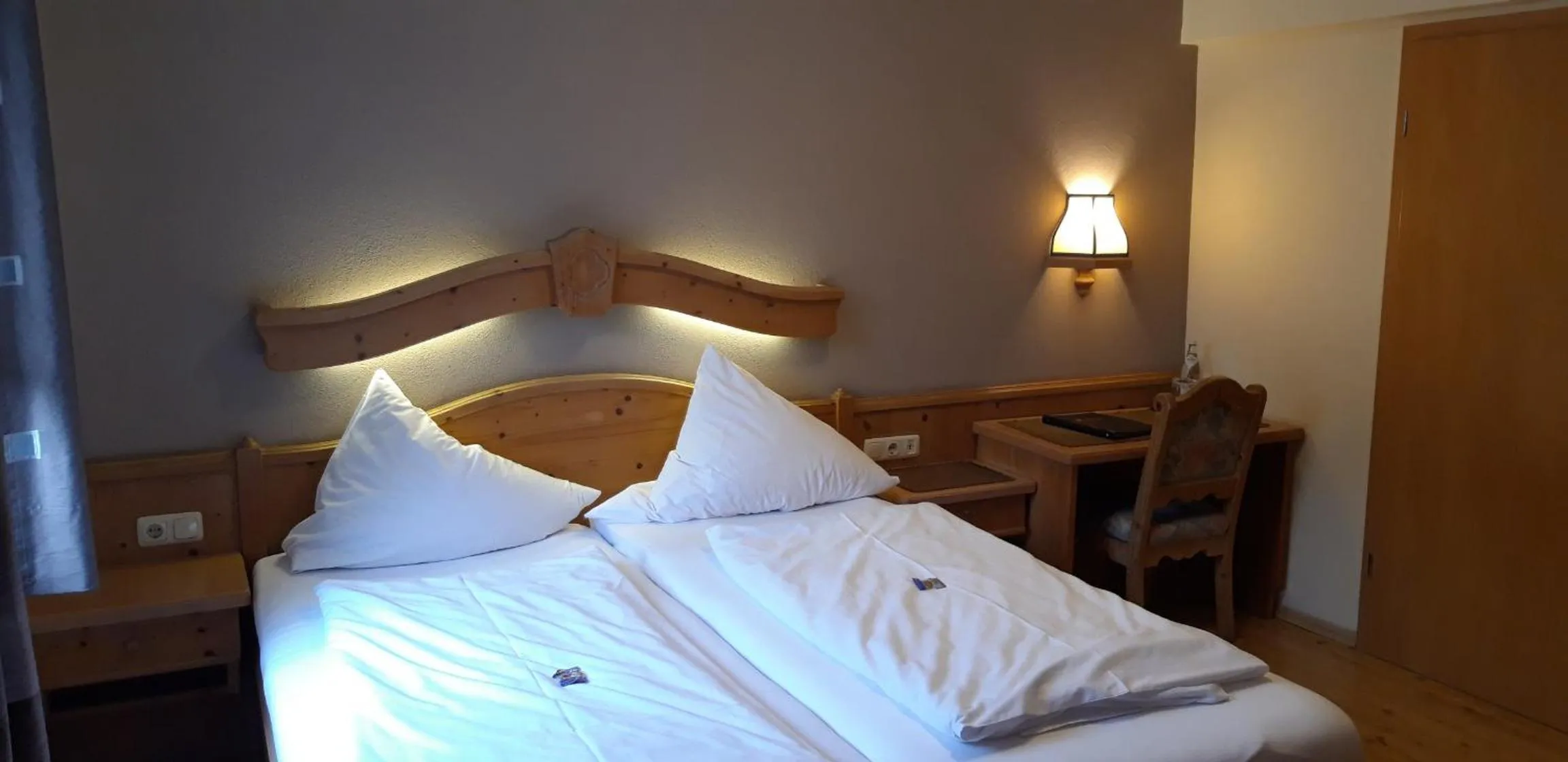 Bed in Landhotel Zum Goldenen Kreuz