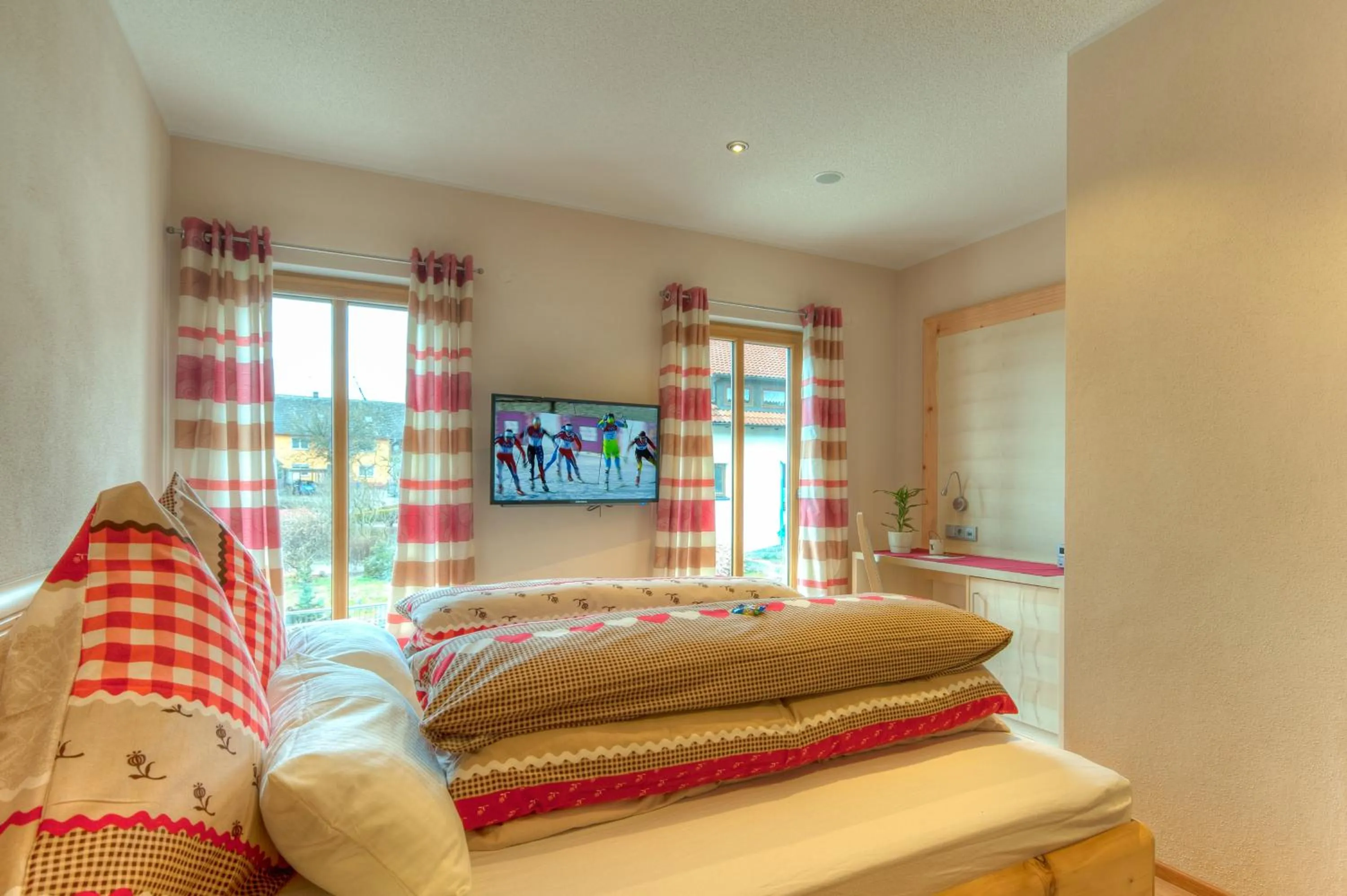 Bedroom, Bed in Landhotel Zum Goldenen Kreuz