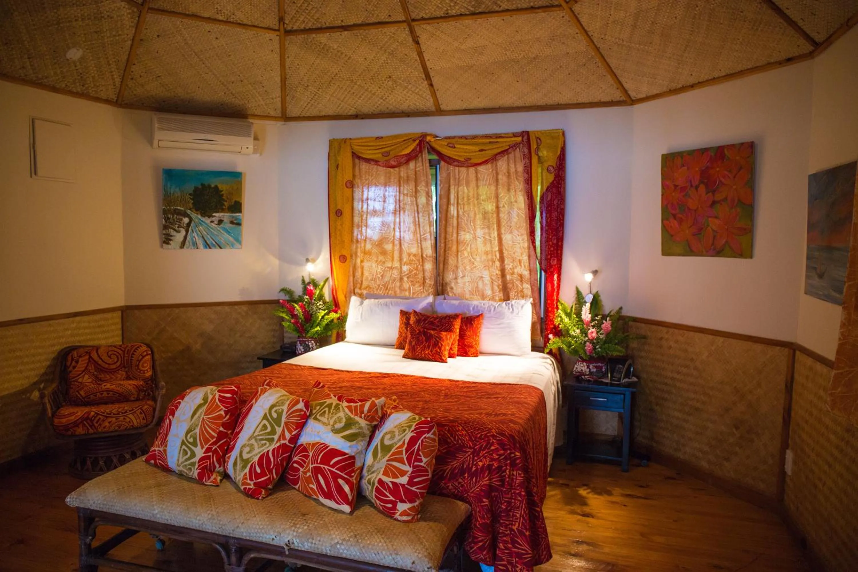 Photo of the whole room, Bed in Le Vasa Resort